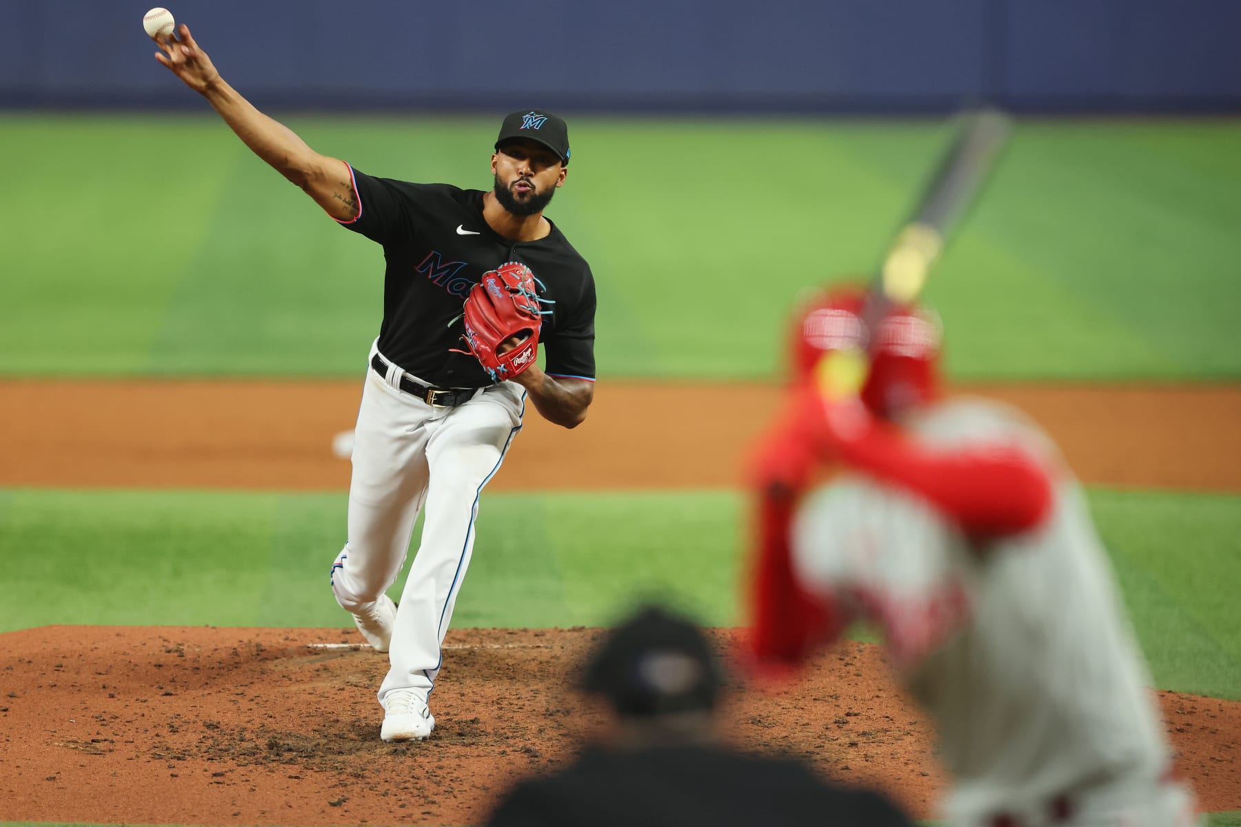 MIAMI, FLORIDA - JULY 15: Sandy Alcantara #22 of the Miami Marlins delivers a pitch during the sixth inning against the Philadelphia Phillies at loanDepot park on July 15, 2022 in Miami, Florida. (Photo by Michael Reaves/Getty Images)