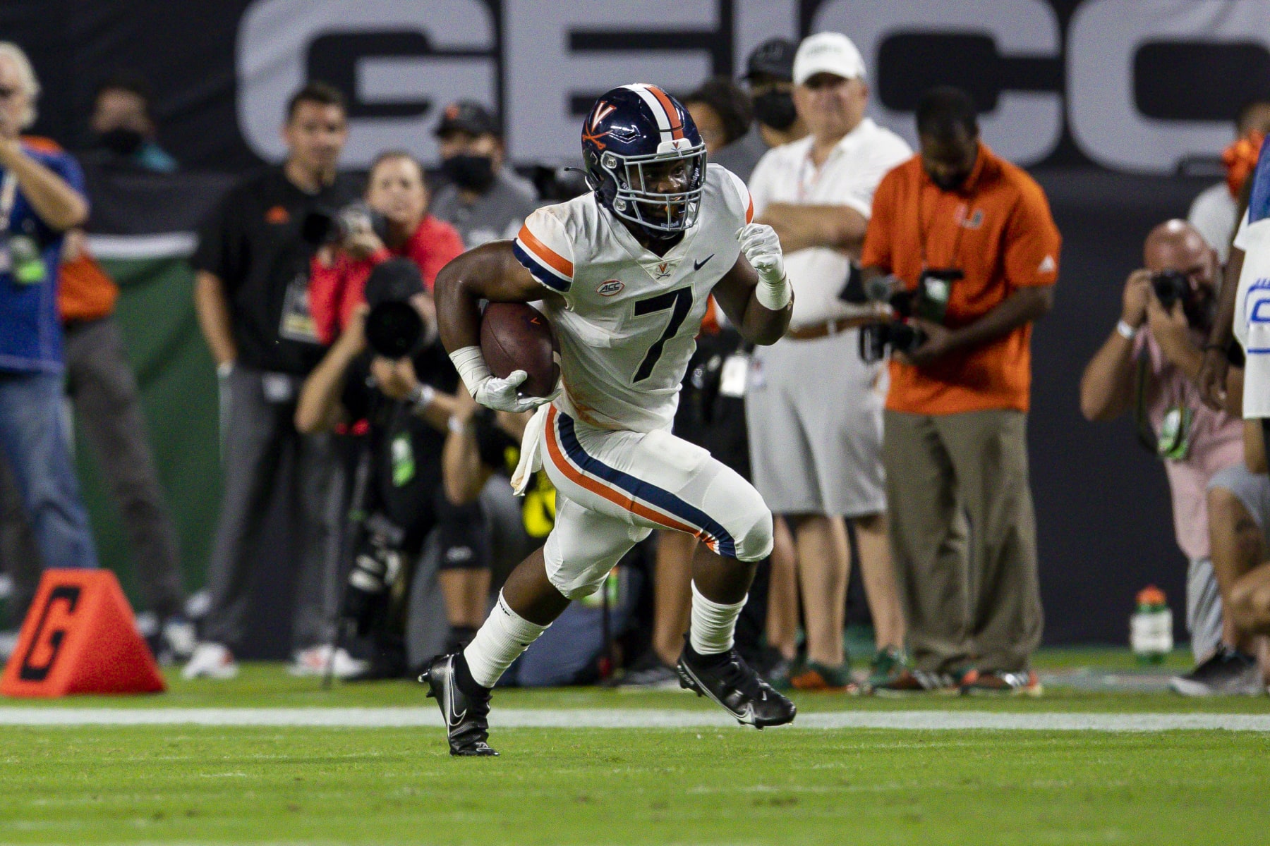 MIAMI GARDENS, FL - SEPTEMBER 30: Virginia Cavaliers running back Mike Hollins (7) runs with the ball during a college football game against the Miami Hurricanes on September 30, 2021 at Hard Rock Stadium in Miami Gardens, FL. (Photo by Brandon Sloter/Icon Sportswire via Getty Images)