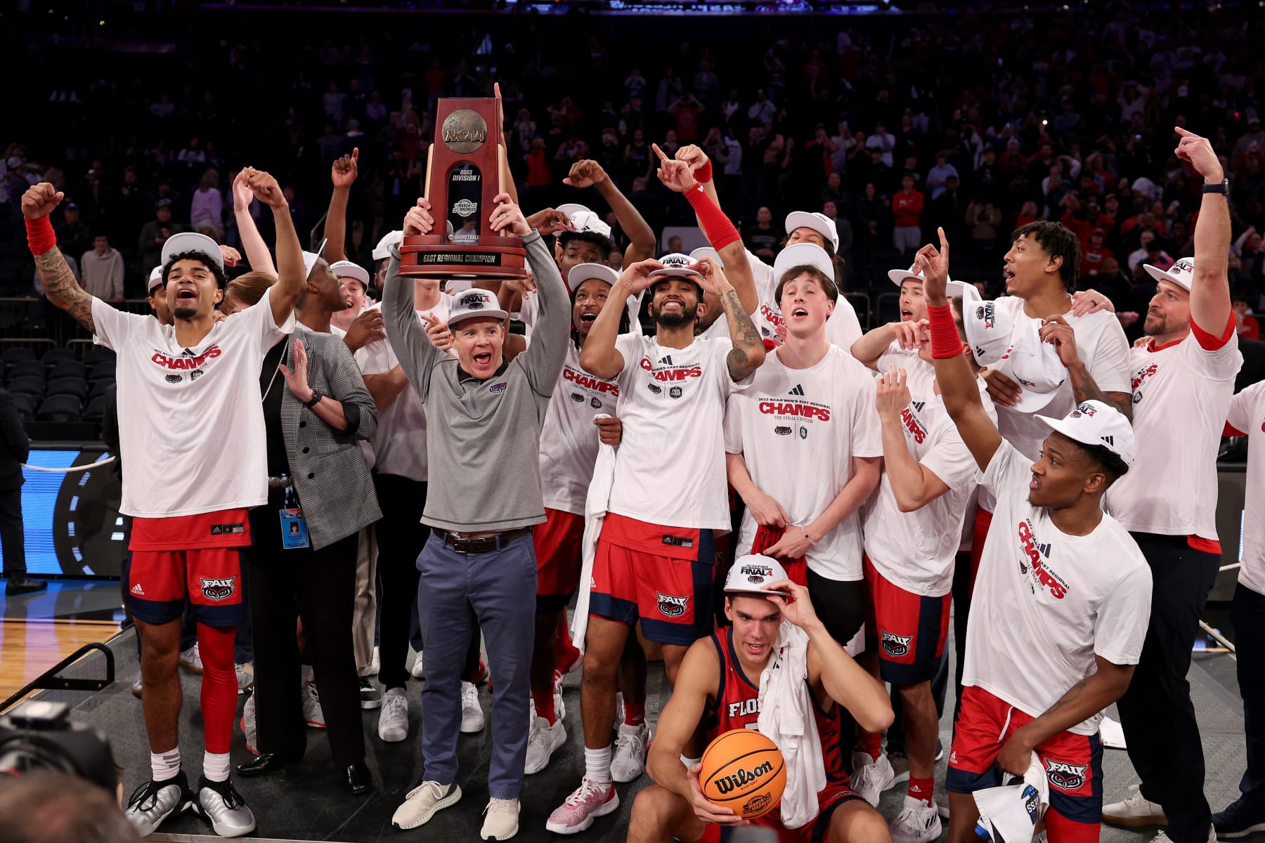 NEW YORK, NEW YORK - MARCH 25: The Florida Atlantic Owls celebrate after defeating the Kansas State Wildcats in the Elite Eight round game of the NCAA Men's Basketball Tournament at Madison Square Garden on March 25, 2023 in New York City. (Photo by Elsa/Getty Images)