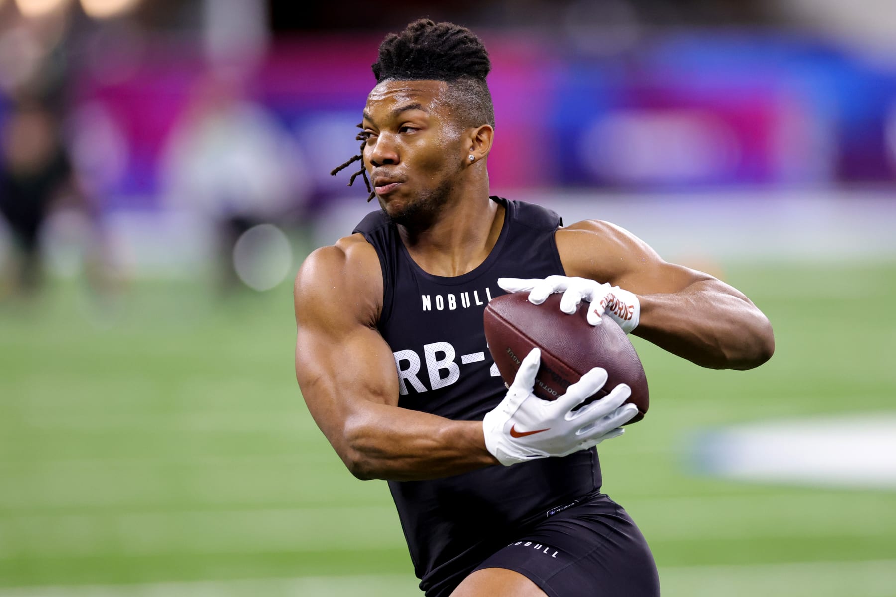 INDIANAPOLIS, INDIANA - MARCH 05: Bijan Robinson of Texas participates in a drill during the NFL Combine at Lucas Oil Stadium on March 05, 2023 in Indianapolis, Indiana. (Photo by Stacy Revere/Getty Images) INDIANAPOLIS, INDIANA - MARCH 05: Bijan Robinson of Texas participates in a drill during the NFL Combine at Lucas Oil Stadium on March 05, 2023 in Indianapolis, Indiana. (Photo by Stacy Revere/Getty Images)