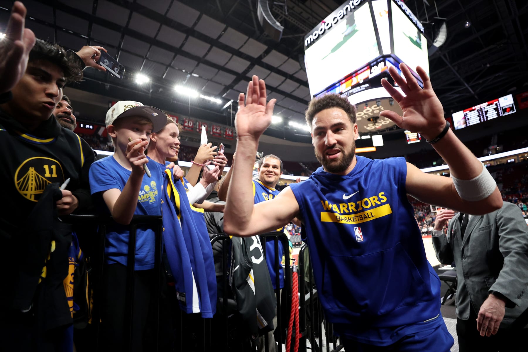Klay Thompson Joins Curry, Harden as Only NBA Players with 300 3-Pointers  in a Season | News, Scores, Highlights, Stats, and Rumors | Bleacher Report