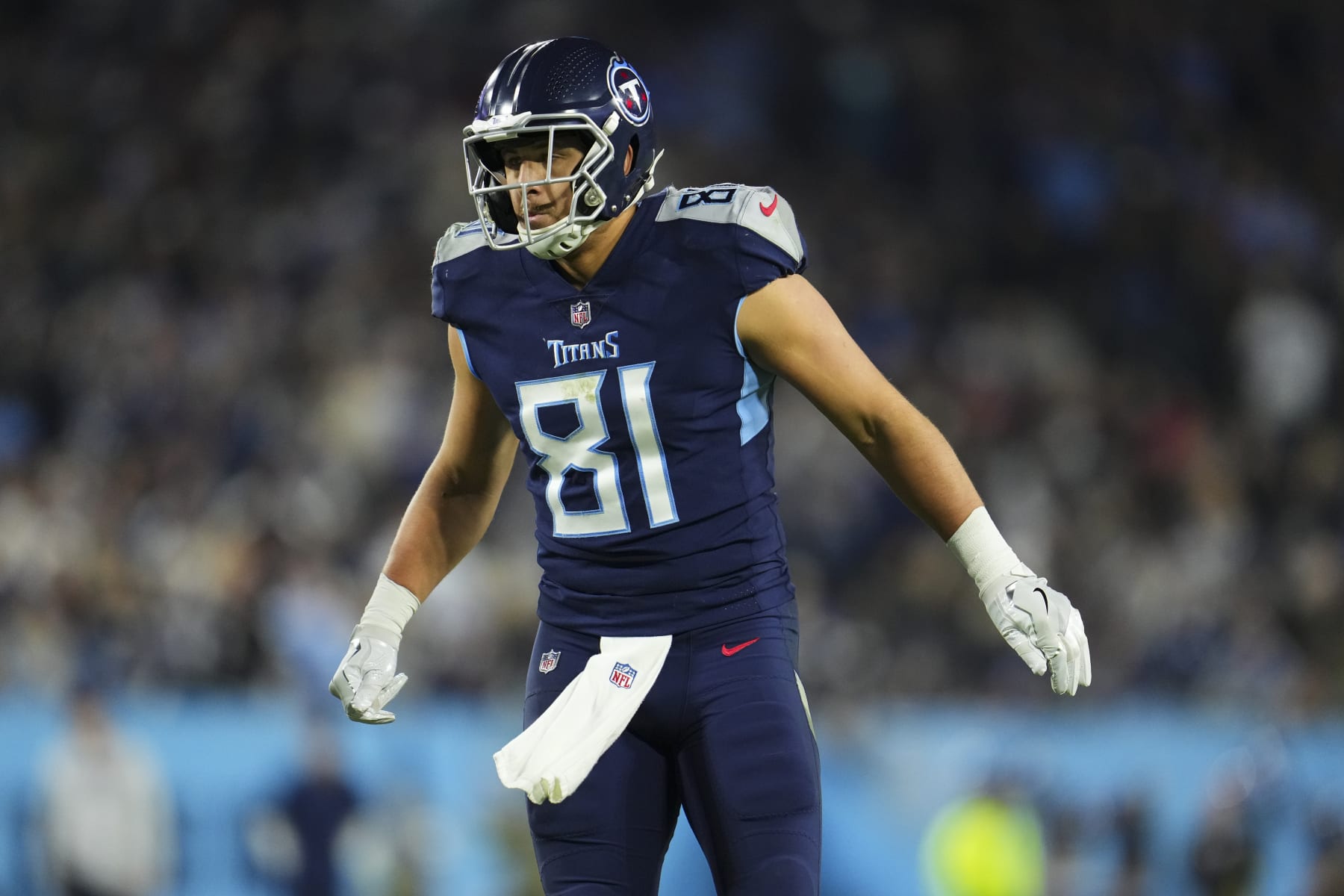 Raiders news: Las Vegas signs tight end Austin Hooper - Silver And