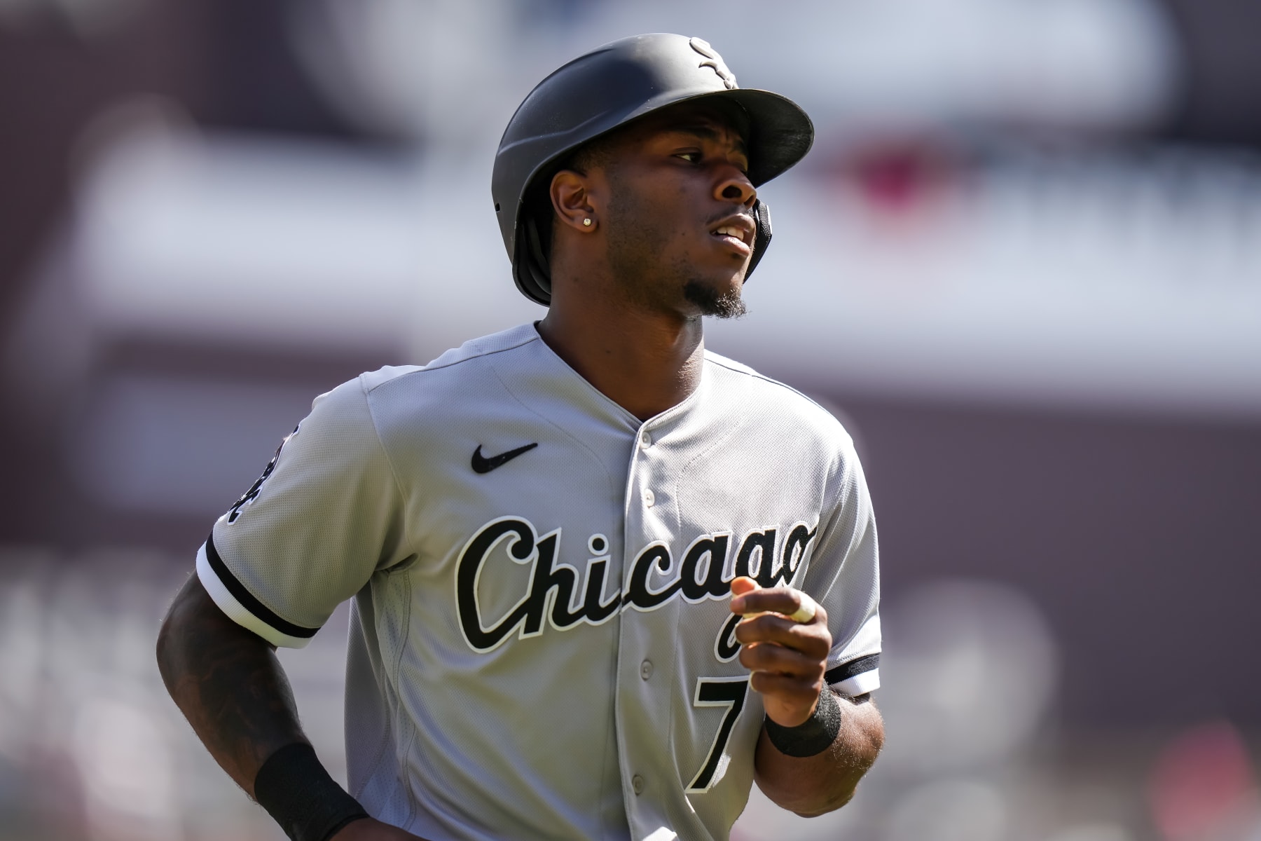 White Sox 3B Moncada to miss 3 weeks with strained oblique