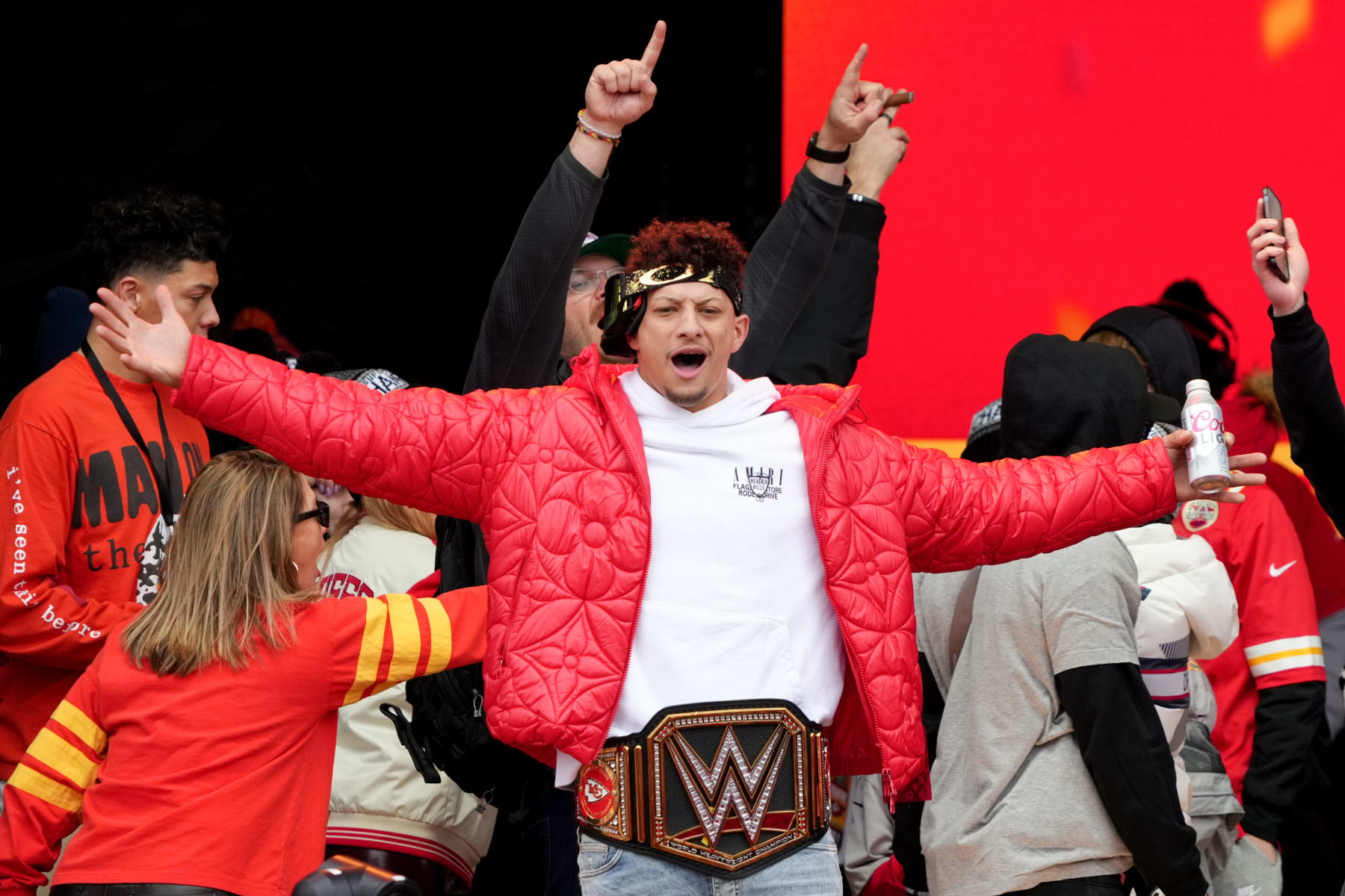 Chiefs' Patrick Mahomes Thanks Elon Musk for Verified Checkmark on Twitter