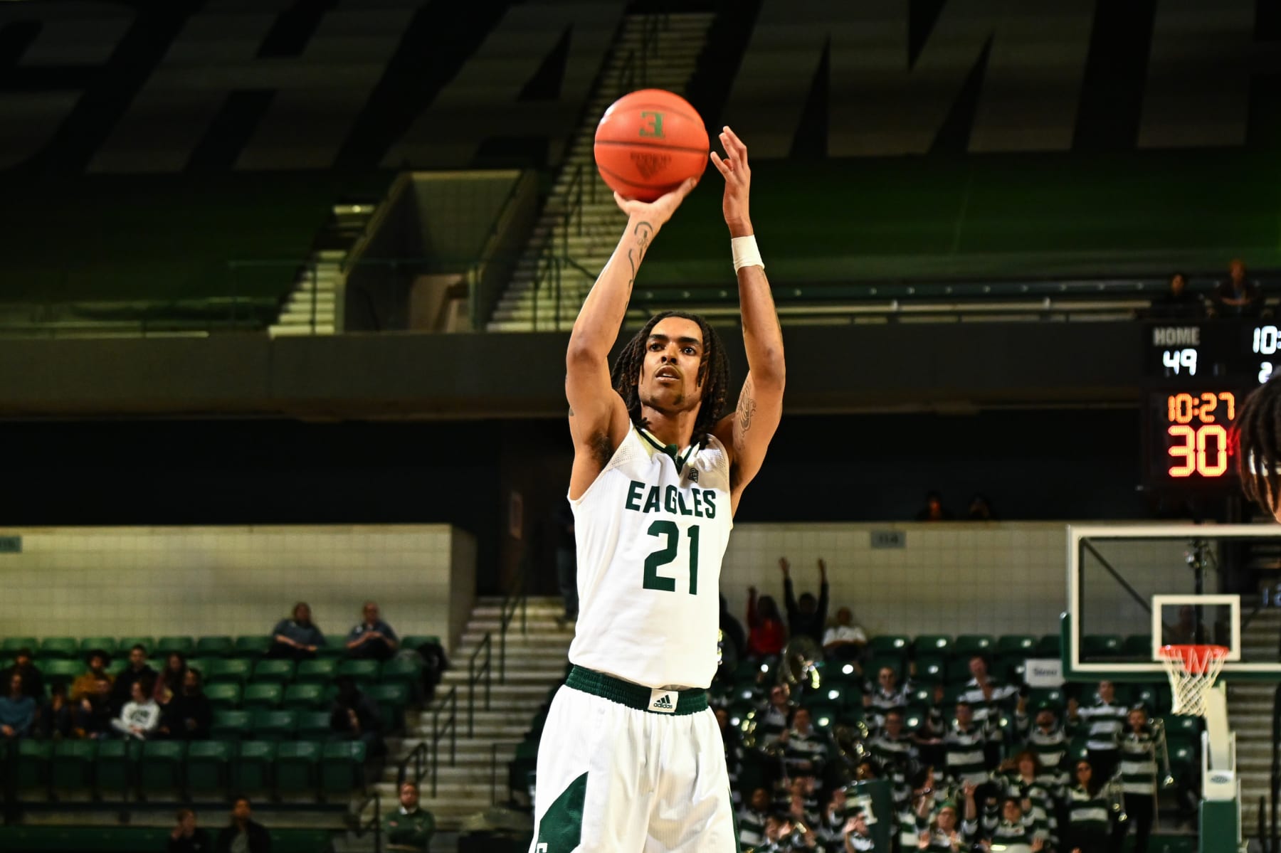 YPSILANTI, MI - FEBRUARY 25: Eastern Michigan Eagles forward Emoni Bates (21) shoots a free throw during the Eastern Michigan Eagles game versus the Ball State Cardinals on Saturday February 25, 2023 at the George Gervin GameAbove Center in Ypsilanti, MI. (Photo by Steven King/Icon Sportswire via Getty Images) YPSILANTI, MI - FEBRUARY 25: Eastern Michigan Eagles forward Emoni Bates (21) shoots a free throw during the Eastern Michigan Eagles game versus the Ball State Cardinals on Saturday February 25, 2023 at the George Gervin GameAbove Center in Ypsilanti, MI. (Photo by Steven King/Icon Sportswire via Getty Images)