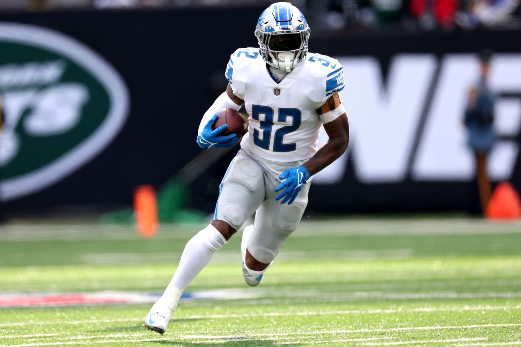 D'Andre Swift trade details: Eagles acquire RB from Lions after