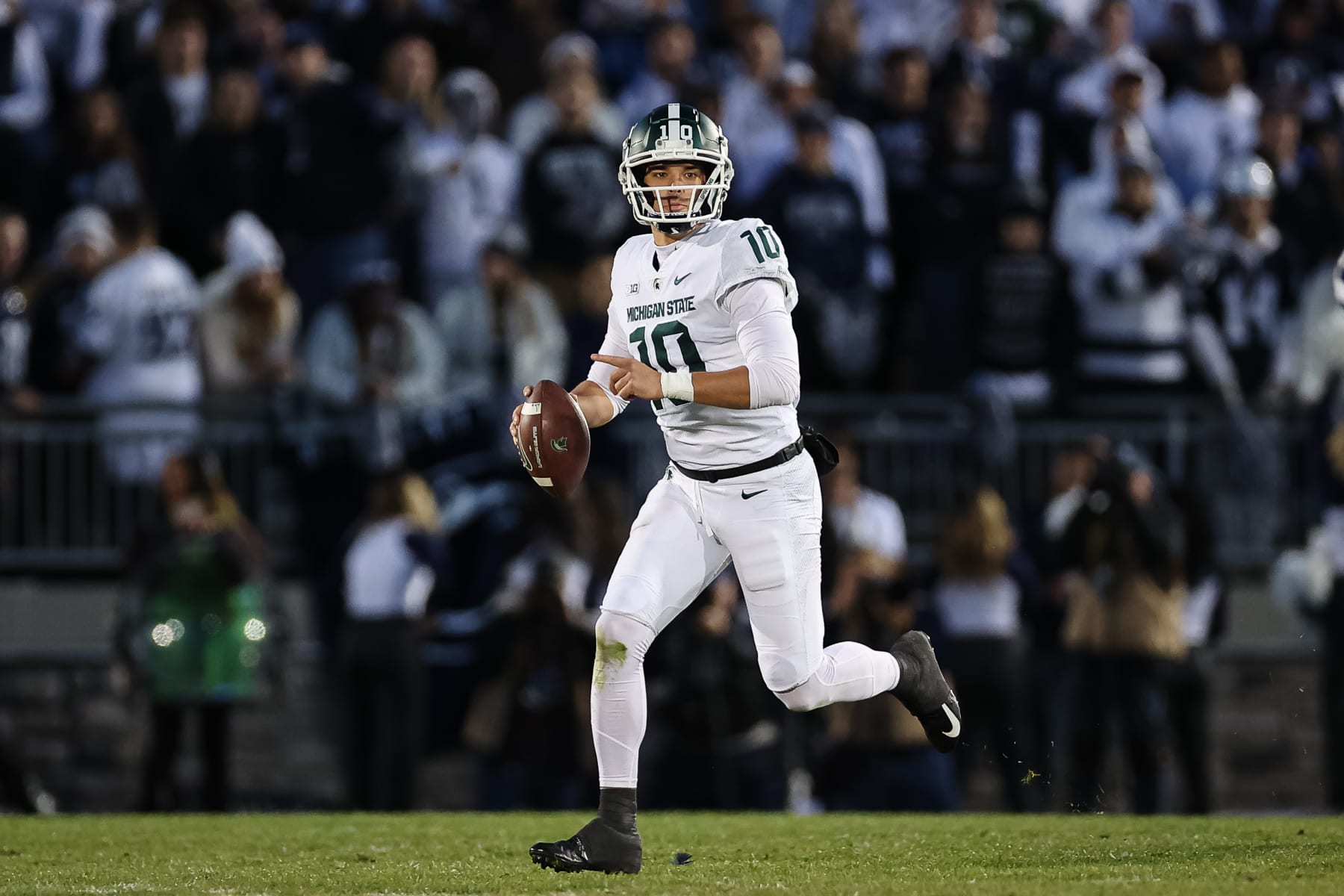 Top NFL QB Prospect Is Skipping NCAA's Weird Spring Football Season -  InsideHook