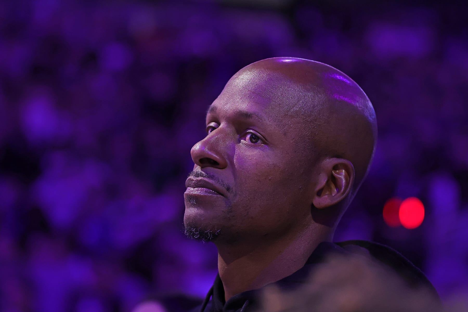 Ray Allen returns to UConn and earns his degree