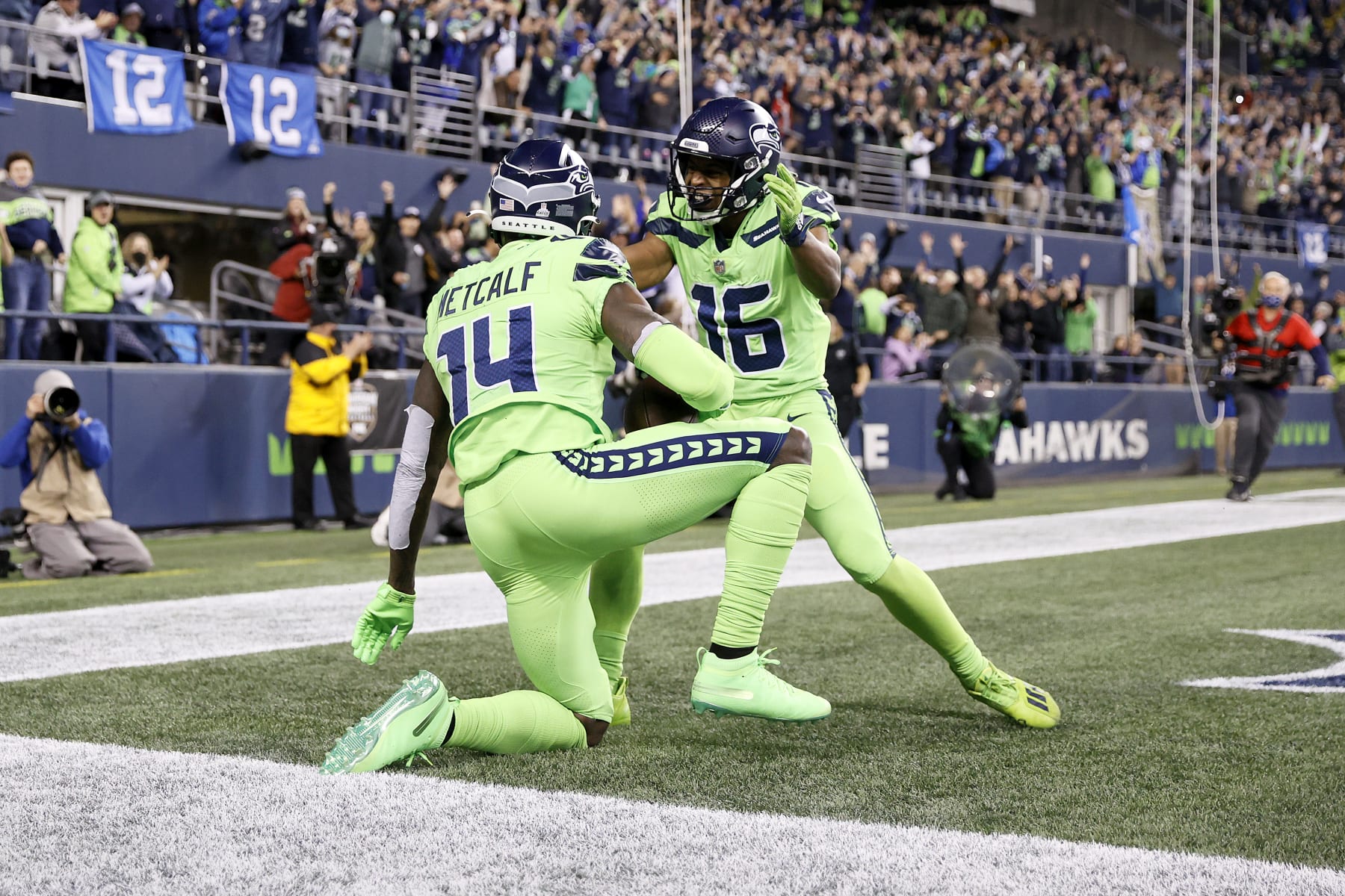 Seattle Seahawks wide receivers Courtney Taylor (L) and Nate