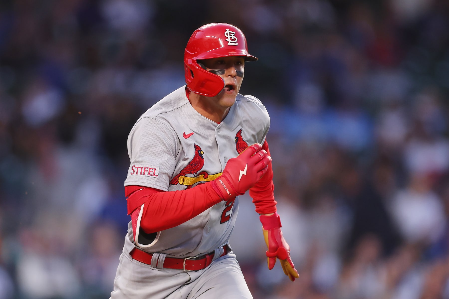 Cardinals' Lars Nootbaar gets emotional as mom surprises him on