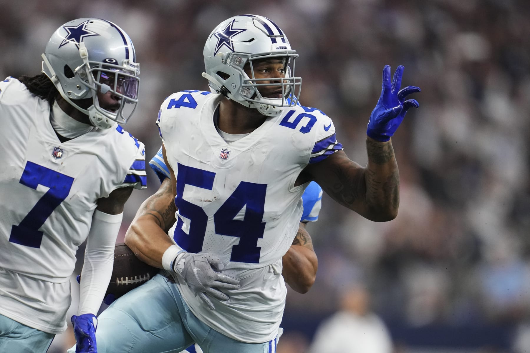 Dallas Cowboys players huddle up during an NFL football game against the  Washington Commanders, Sunday, January 8, 2023 in Landover. (AP  Photo/Daniel Kucin Jr Stock Photo - Alamy