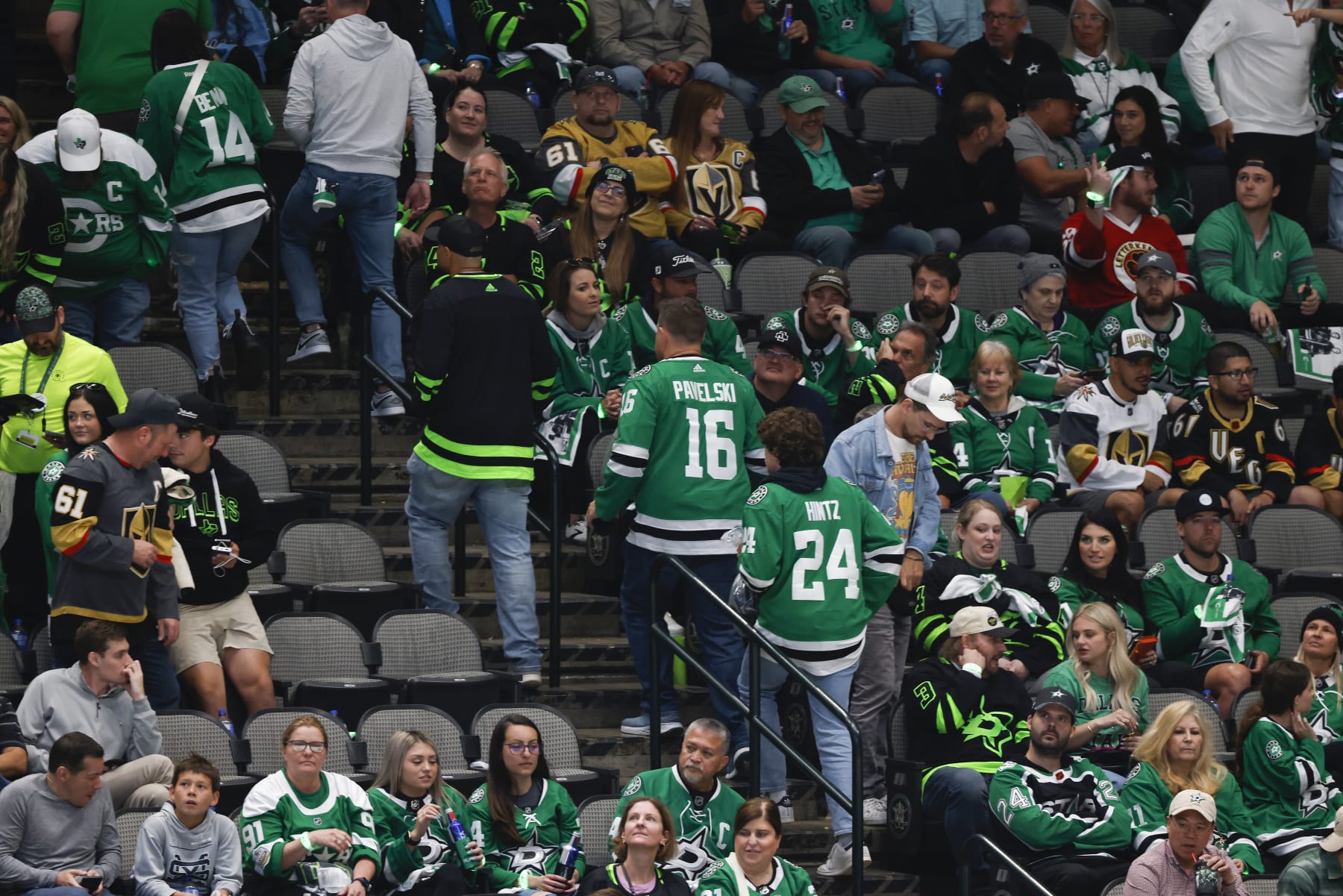Dallas Stars issue apology following Game 3 incident with fans
