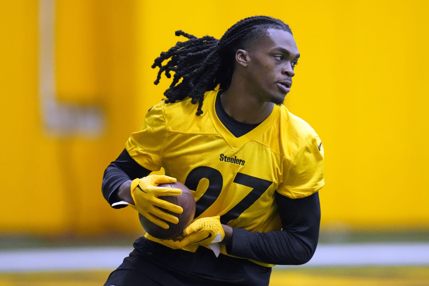 Steelers' 2023 Rookie Joey Porter Jr. Gained Big Praise From Former College  Teammate Jaquan Brisker