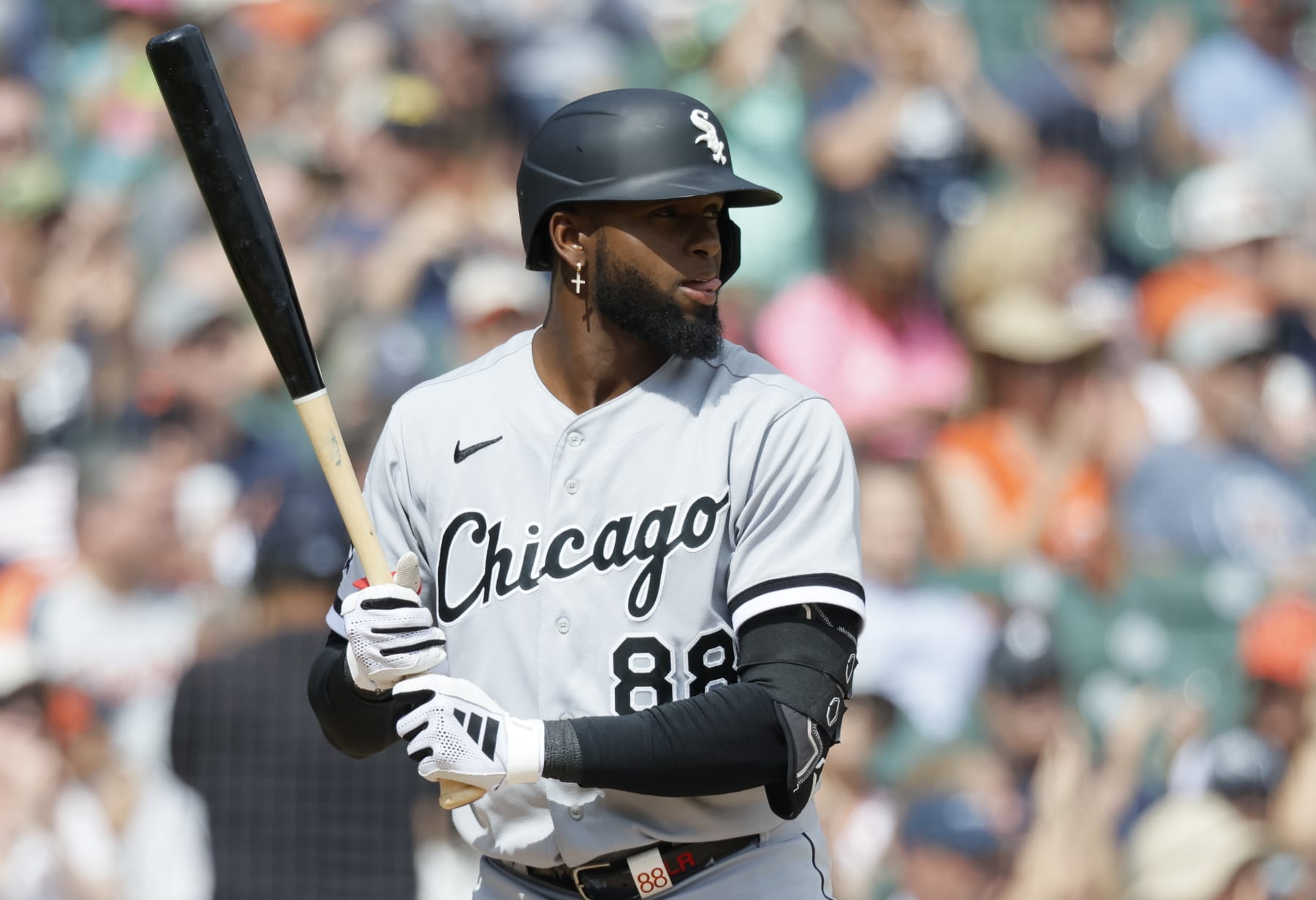 Luis Robert Contract: Breaking down White Sox outfielder's salary details  in 2023