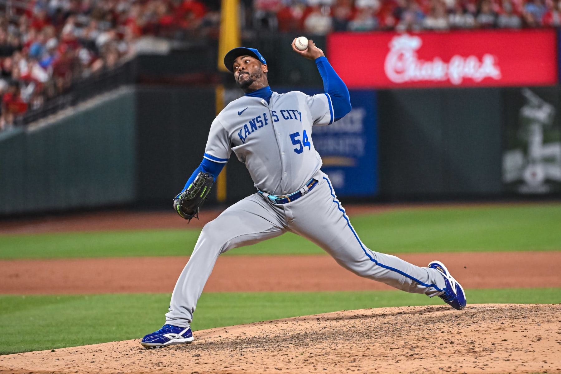 Acquiring Aroldis Chapman gives Cubs a championship look