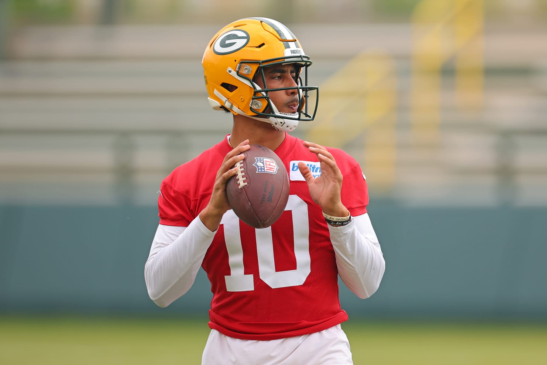 Patriots QB Mac Jones understands the challenge Packers' Love faces in  taking over for Aaron Rodgers