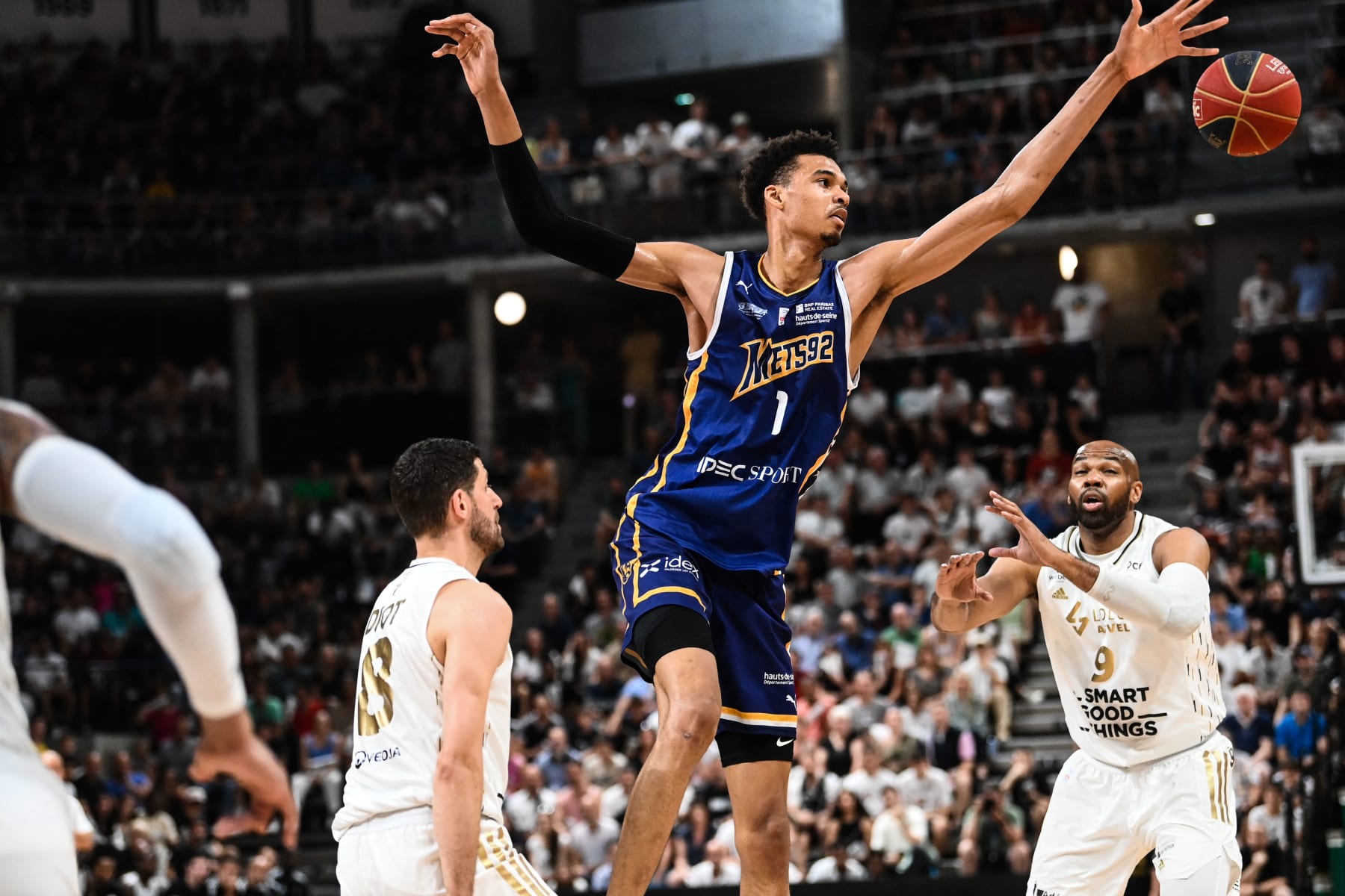 Amen Thompson scouting report: 2023 NBA Draft profile, strengths,  weaknesses, projections, player comparison - DraftKings Network