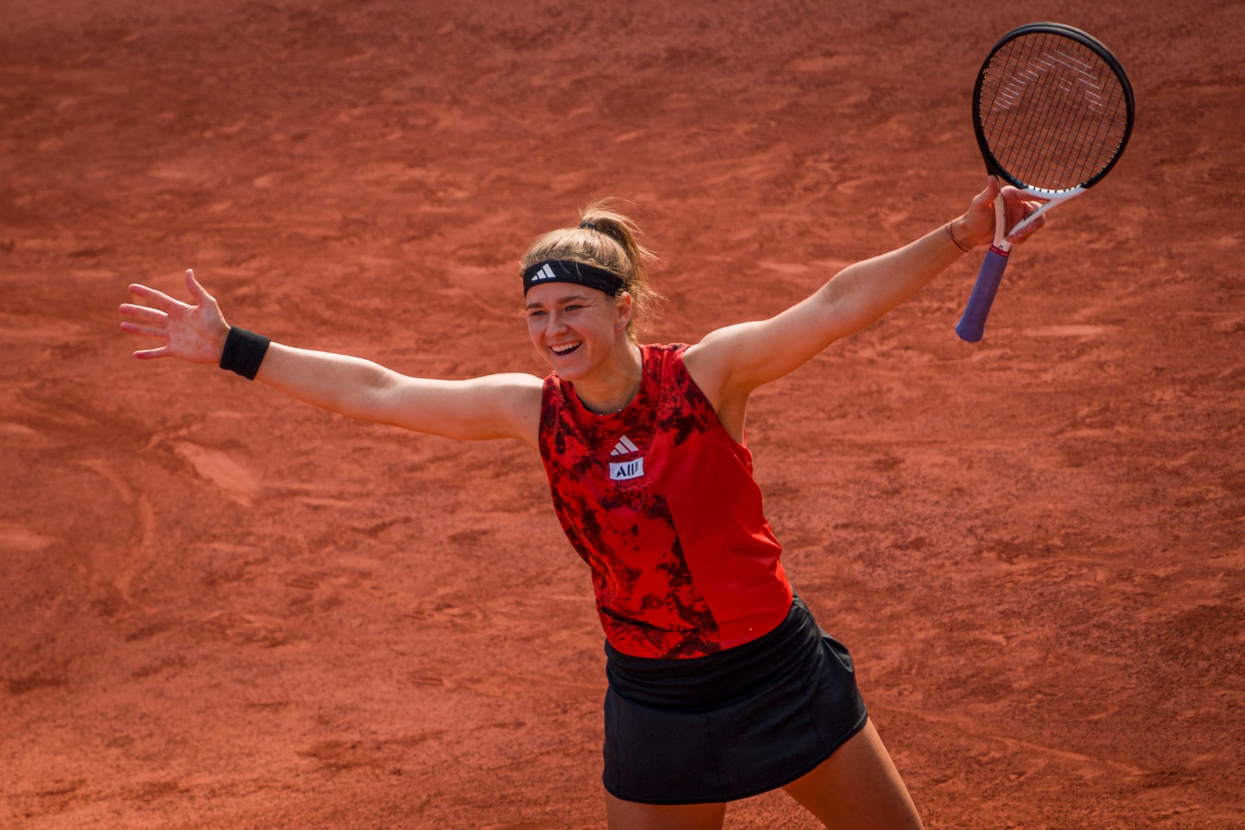 French Open: Karolina Muchová stuns Aryna Sabalenka in comeback win