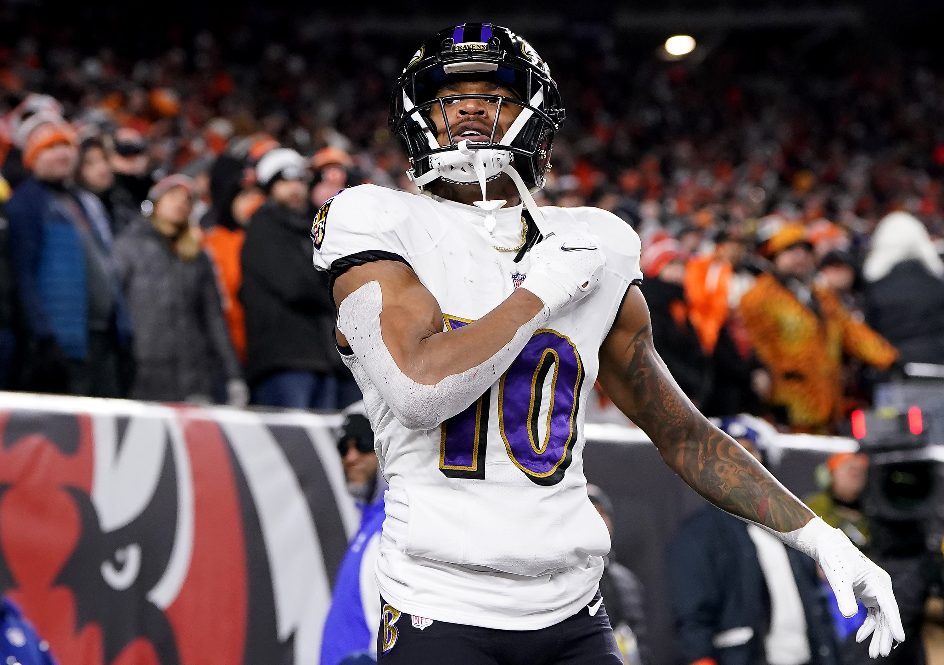 Demarcus Robinson stays in AFC West with Las Vegas Raiders