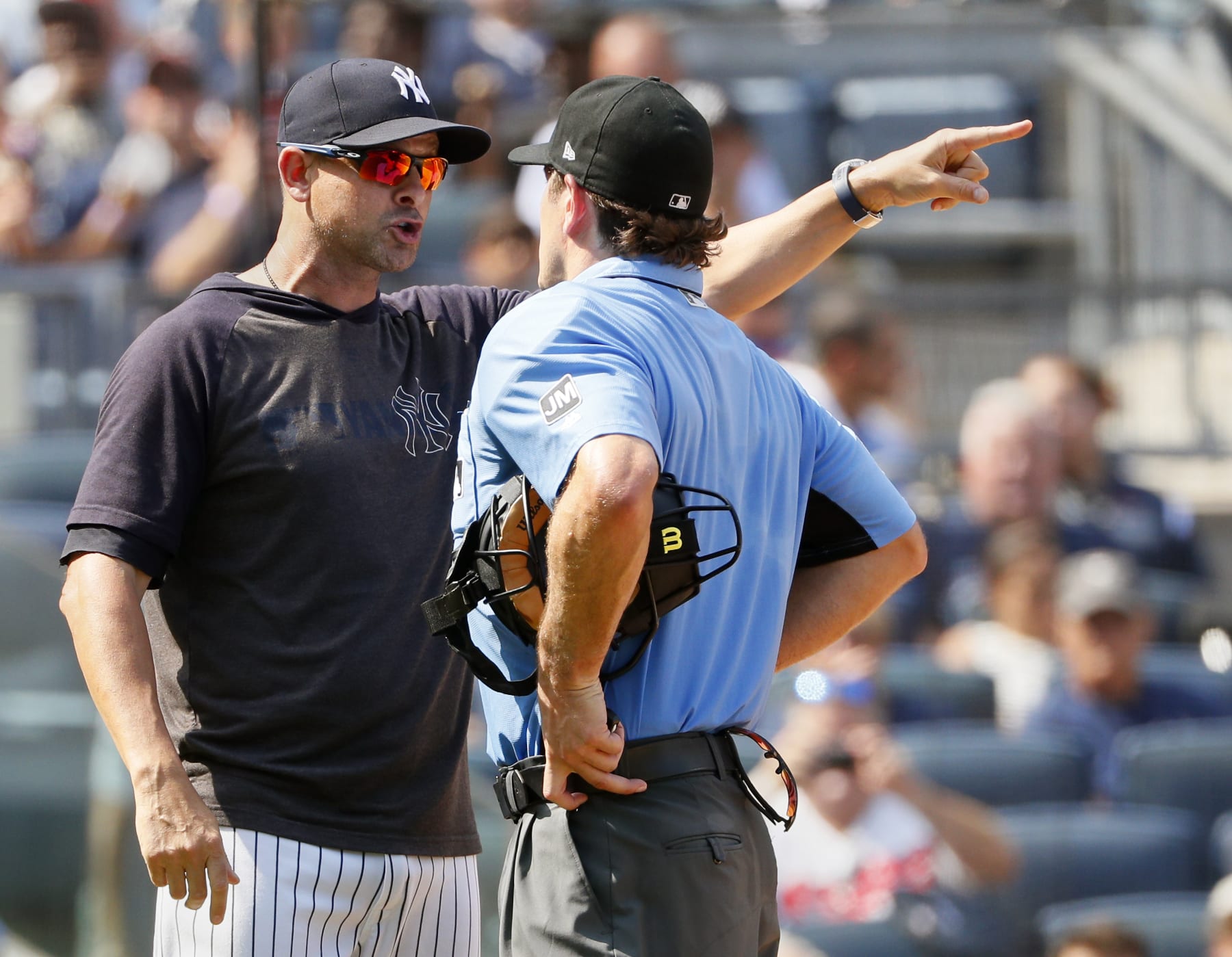 Yankees' Aaron Boone complained to umpires about noise from