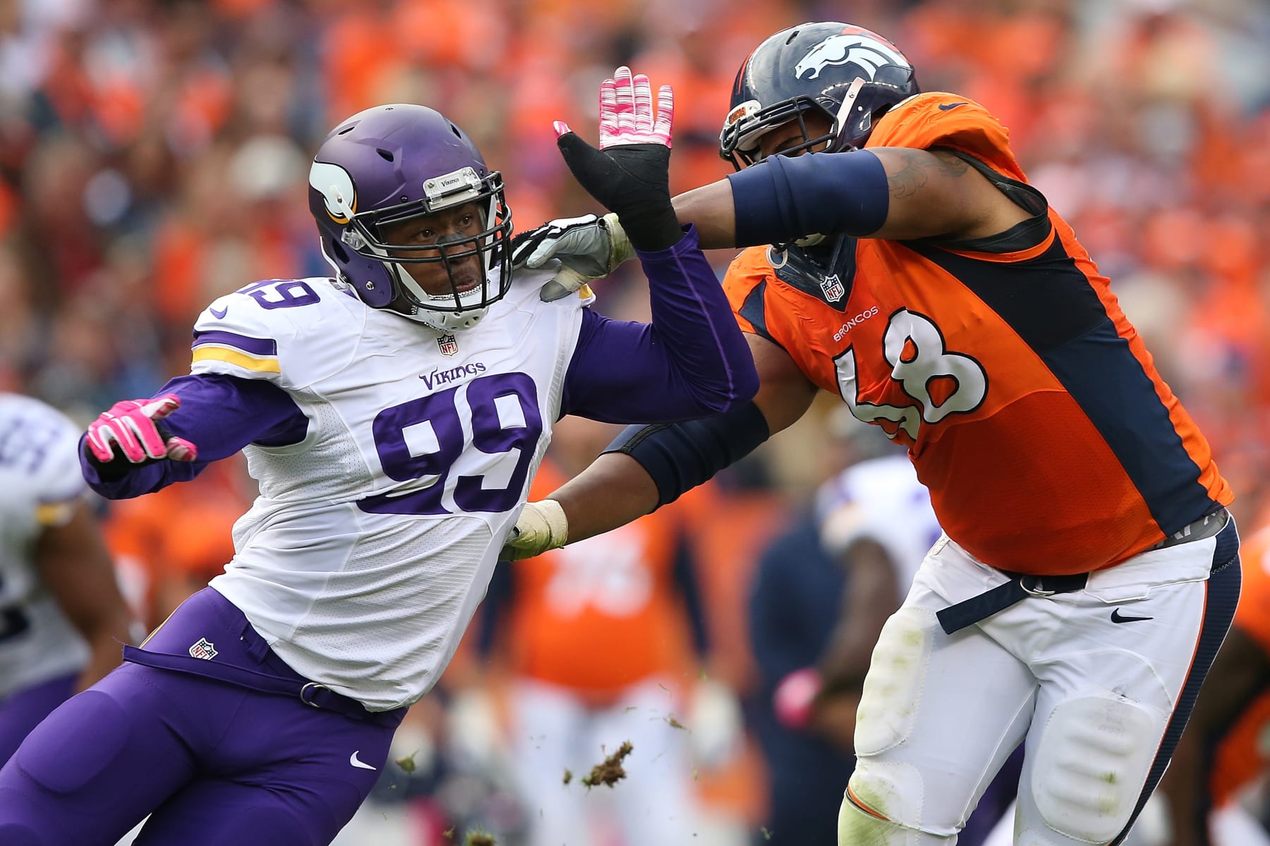 Minnesota Vikings outside linebacker Danielle Hunter (99) takes