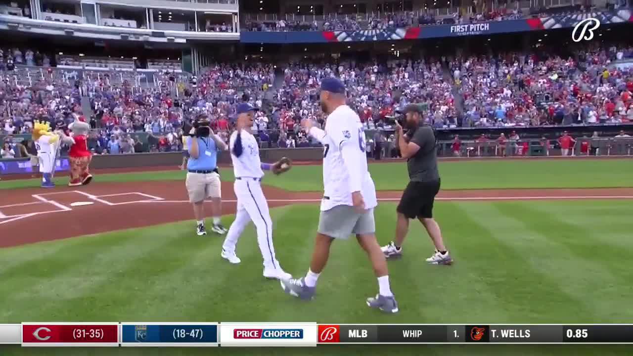 MLB on X: We're digging the hair, Salvy.  / X