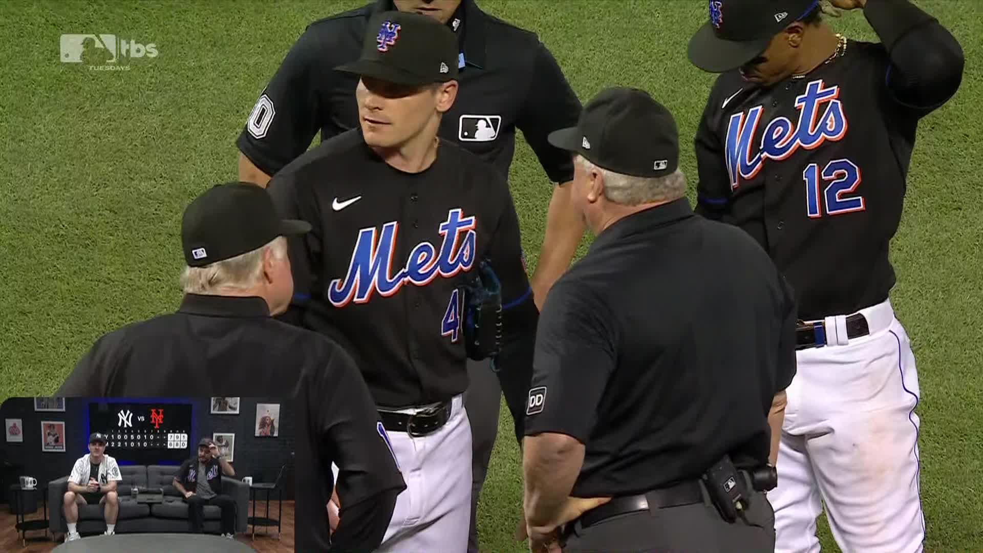 Mets find themselves in sticky situation, drop series opener to