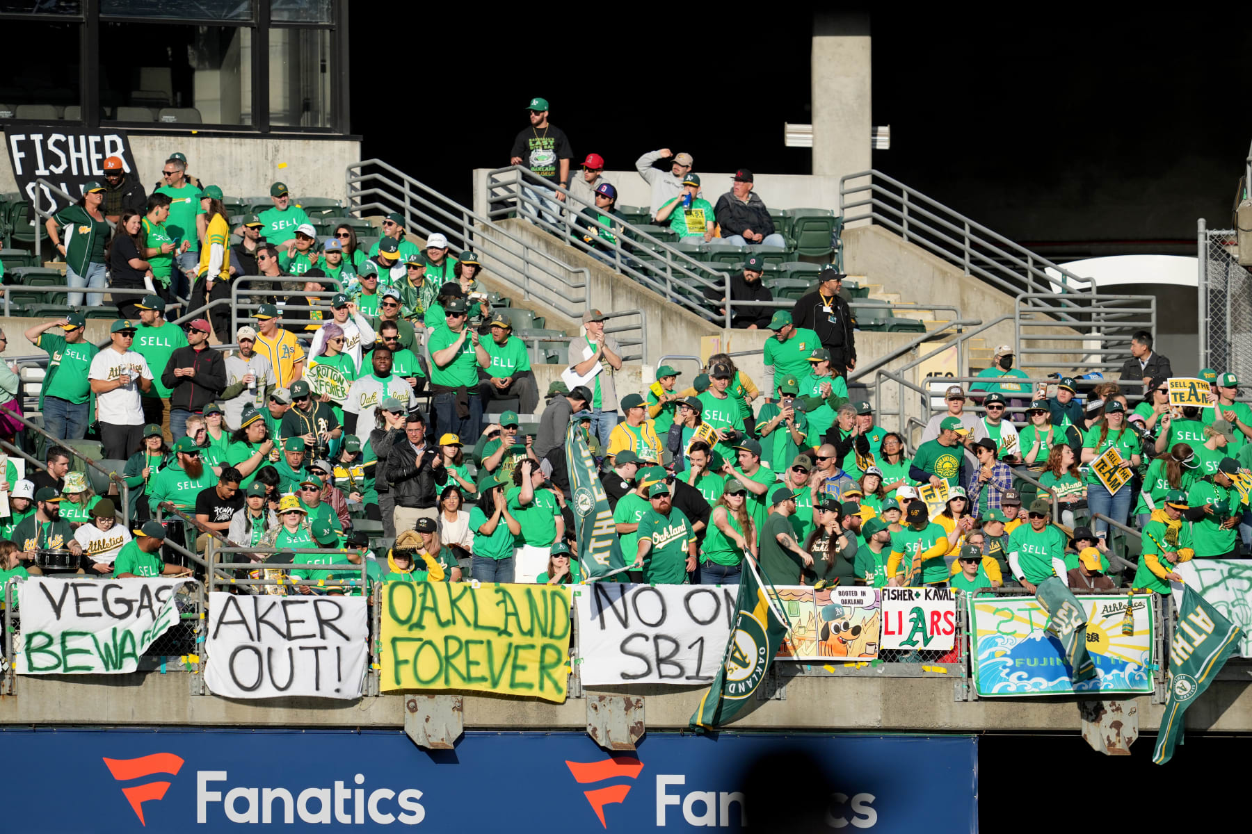 A's win seventh straight game as fans hold boycott