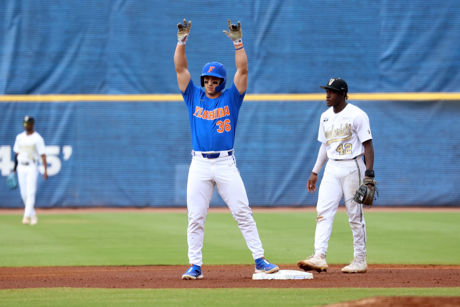 Florida, Oral Roberts Win On Thrilling First Day Of 2023 Men's College  World Series — College Baseball, MLB Draft, Prospects - Baseball America