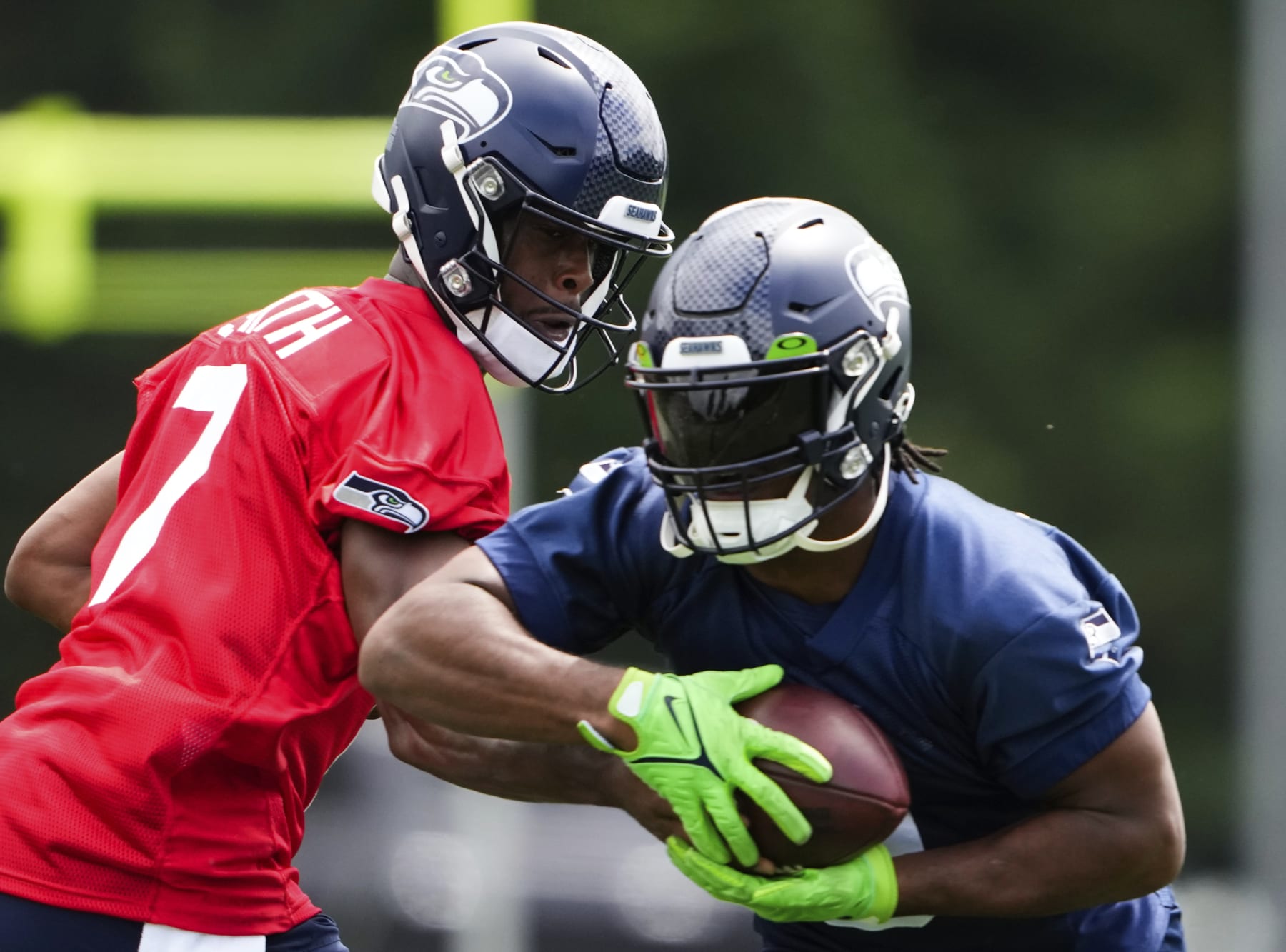 Seahawks have dangerous 1-2 punch at running back