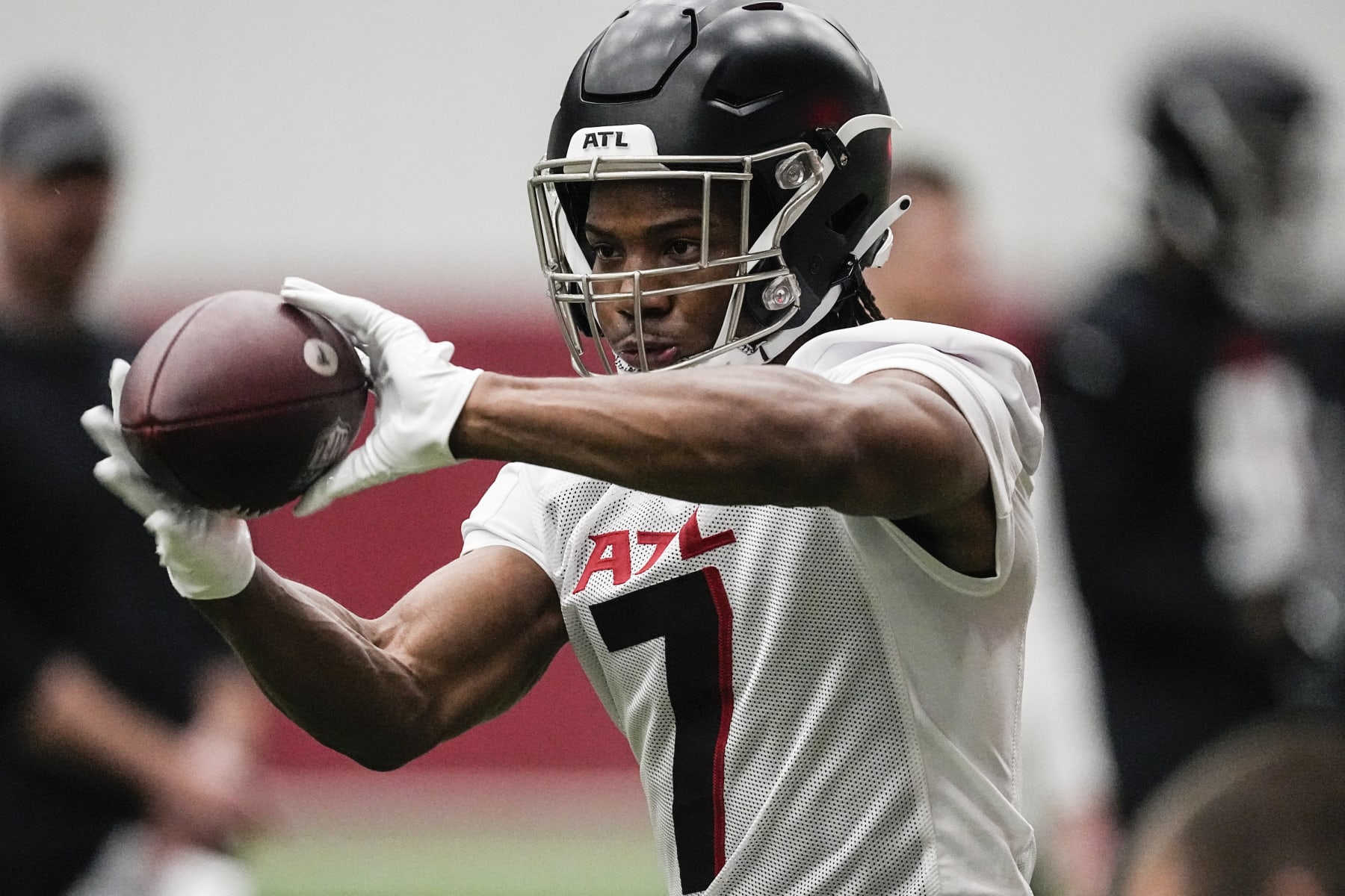 Bijan Robinson is wowing everyone at Falcons training camp