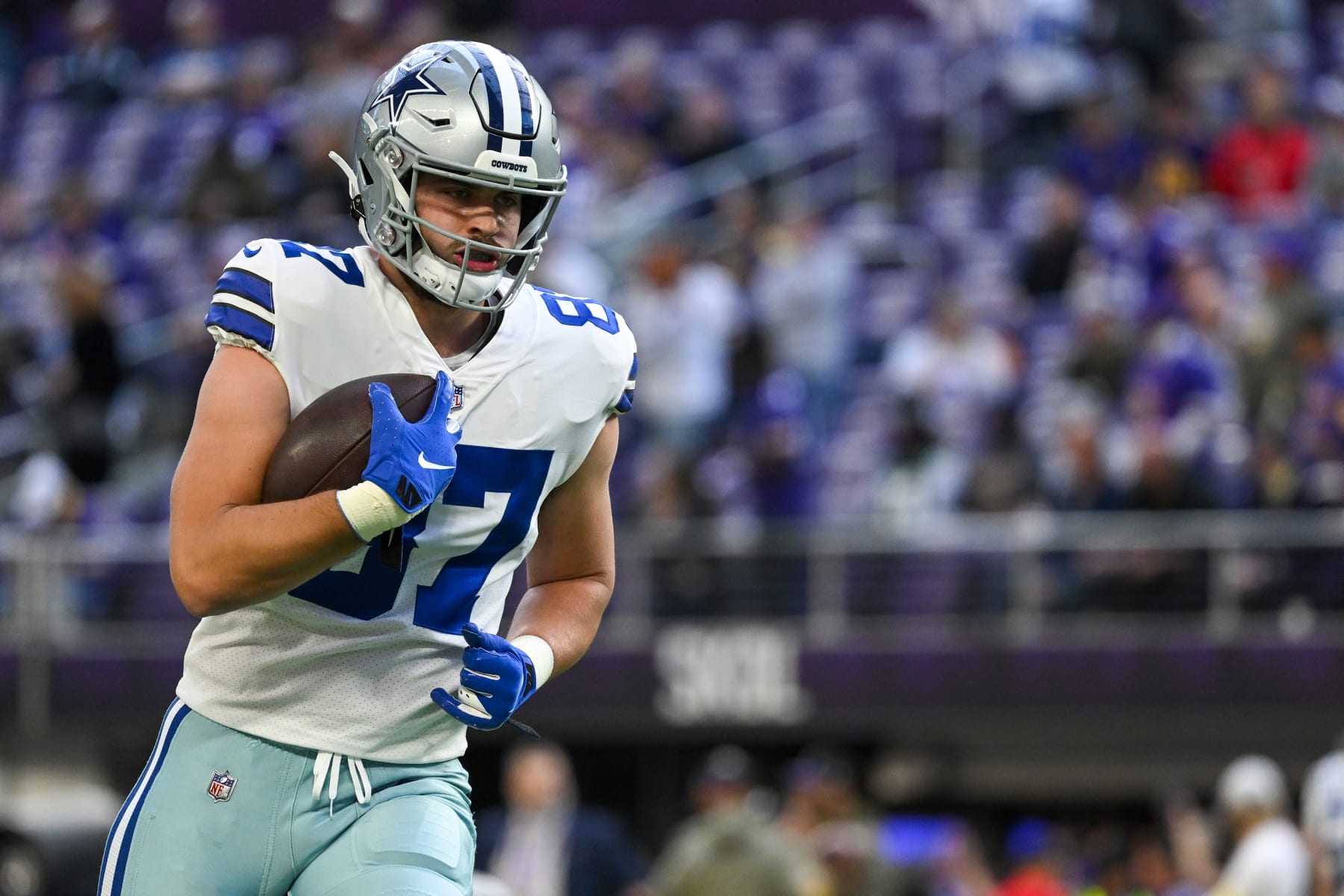 Dallas Cowboys tight end Cole Hikutini (87) runs after a reception during  an NFL football training camp in Frisco, Texas, Sunday, Sept. 23, 2020. (AP  Photo/Michael Ainsworth Stock Photo - Alamy