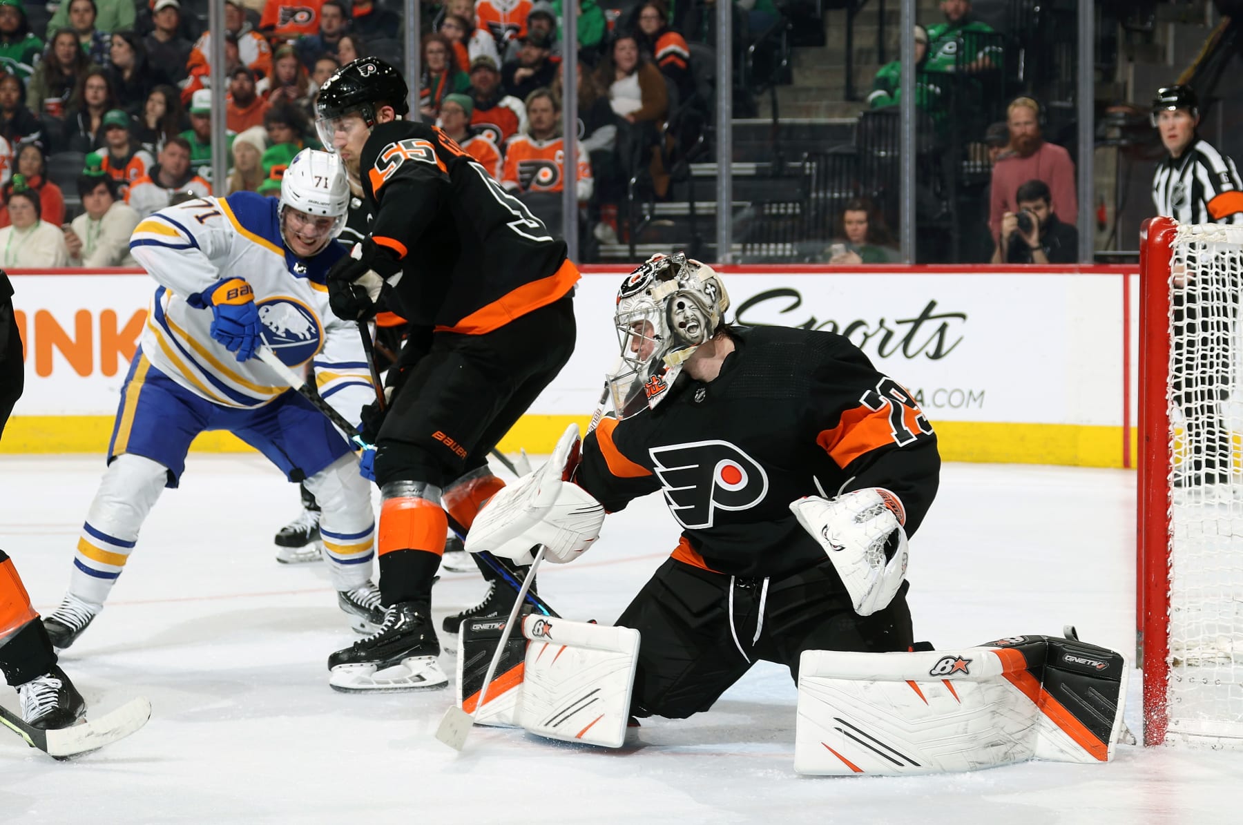 Undefeated goalie Carter Hart 'has been a key' to the Flyers' early success