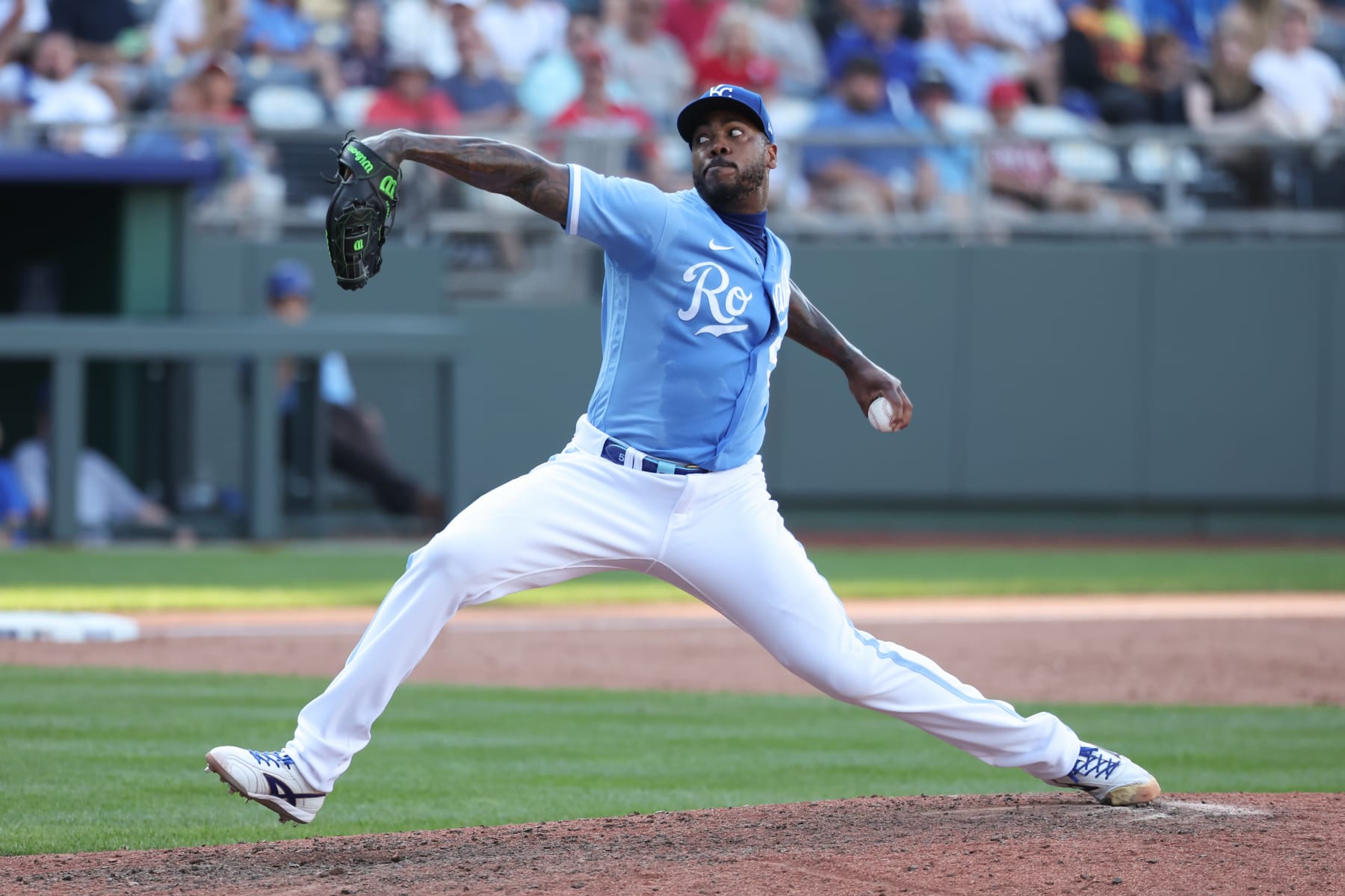 KANSAS CITY, MO - JUNE 17: Kansas City Royals relief pitcher Aroldis Chapman (54) pitches in the ninth inning of an MLB game between the Los Angeles Angles and Kansas City Royals on June 17, 2023 at Kaufmann Stadium in Kansas City, MO. (Photo by Scott Winters/Icon Sportswire via Getty Images)