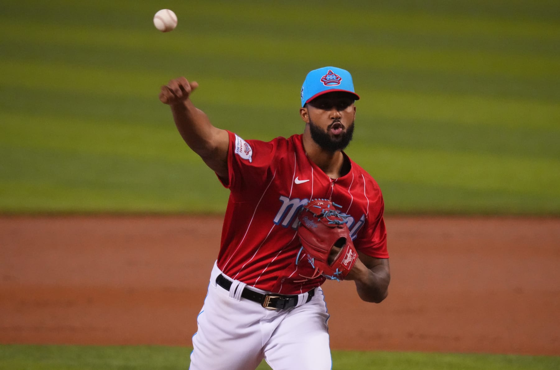 Chicago Cubs, Nike Reveal New Jerseys Inspired by City's 77