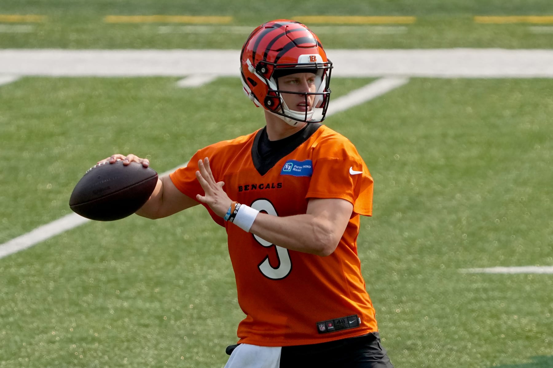 Cincinnati Bengals quarterback Joe Burrow Takes Note of Praise for Los  Angeles Chargers star Justin Herbert - Sports Illustrated Cincinnati  Bengals News, Analysis and More