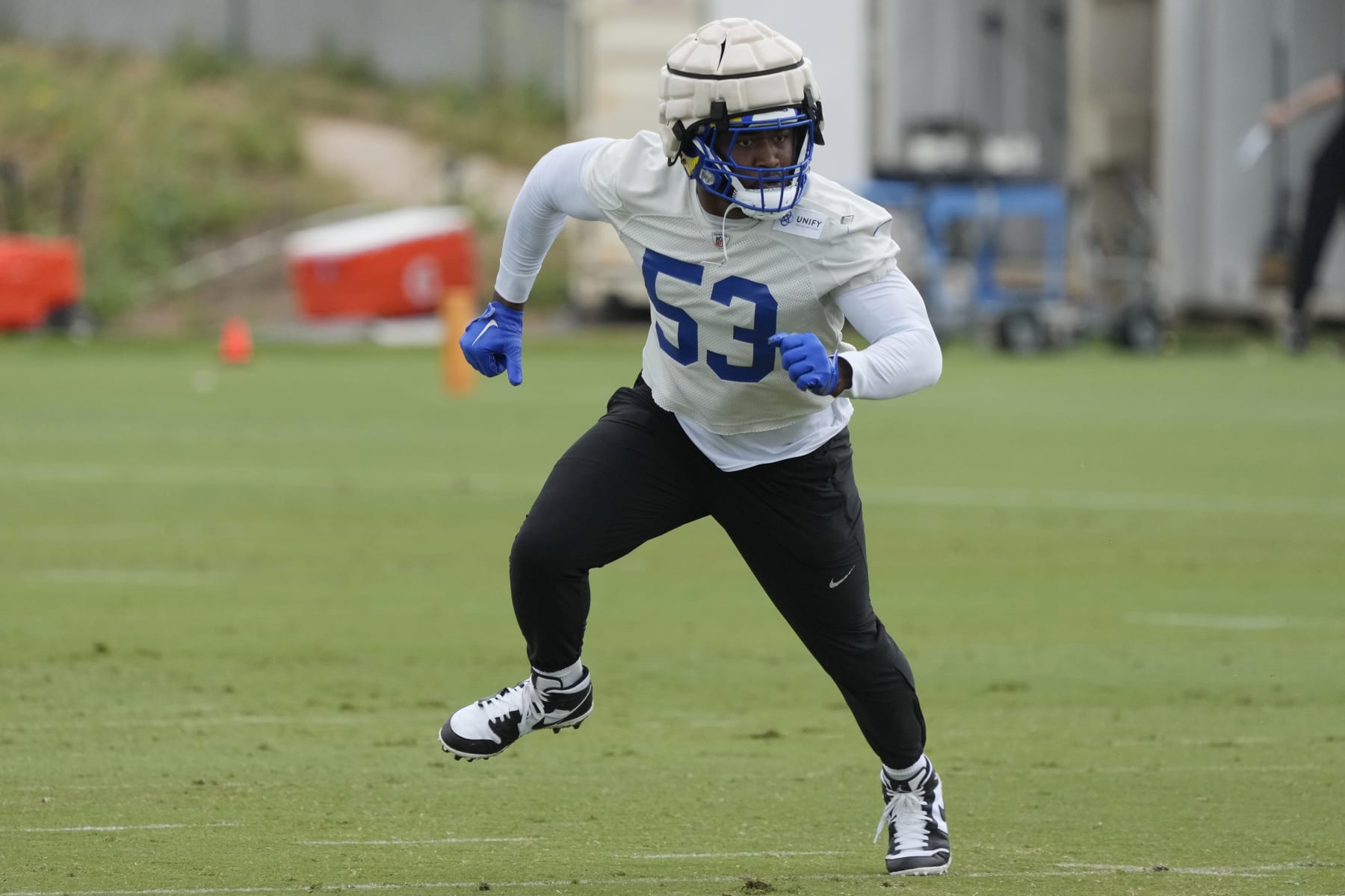 Los Angeles Rams linebacker Ernest Jones runs a route during the NFL football team's organized team activities Tuesday, May 23, 2023, in Thousand Oaks, Calif. (AP Photo/Marcio Jose Sanchez)