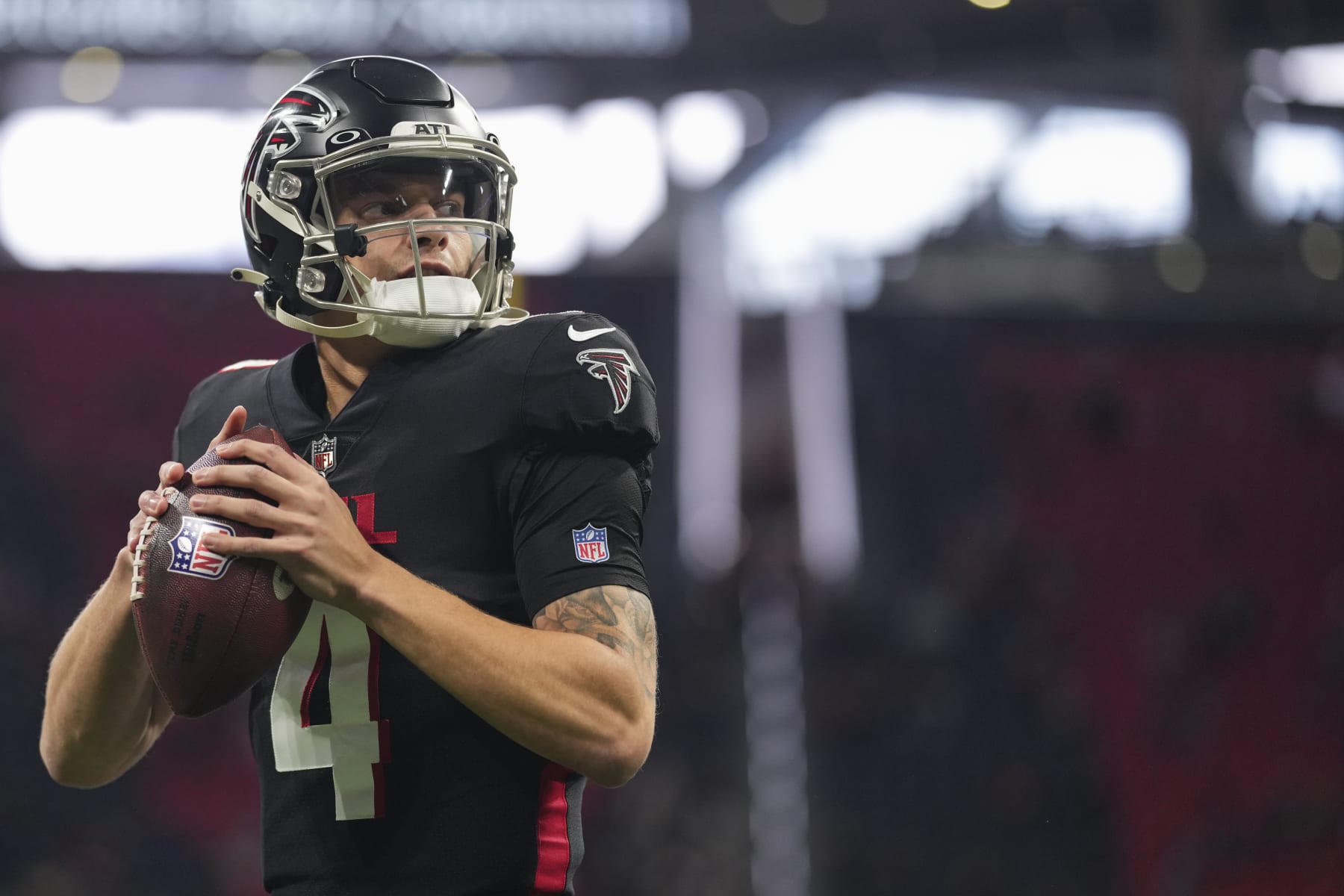 January 8, 2023, Atlanta, Georgia, USA: Atlanta Falcons tight end Feleipe  Franks (L) and Tampa Bay