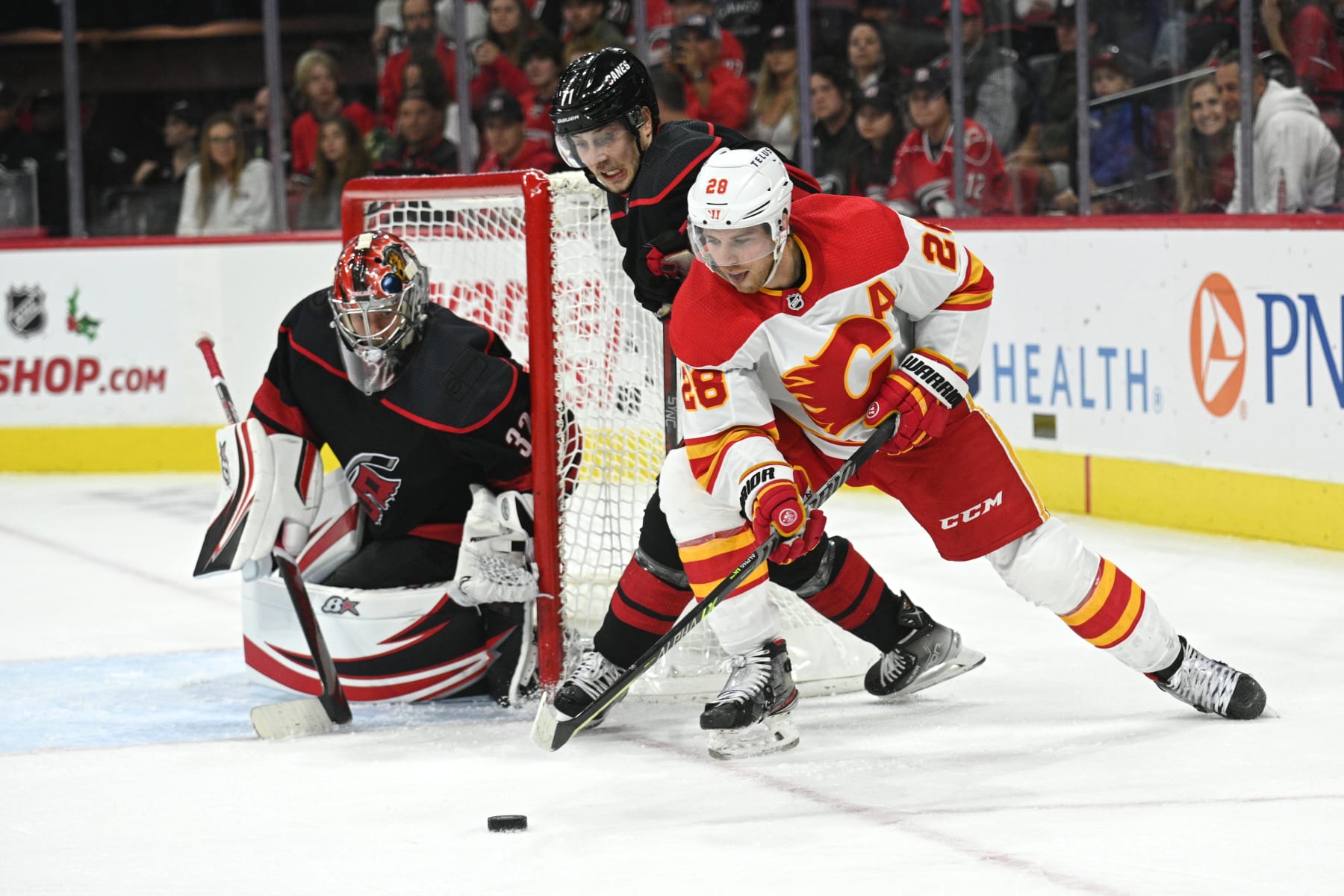 NHL Free Agency 2018: Calgary Flames sign Elias Lindholm