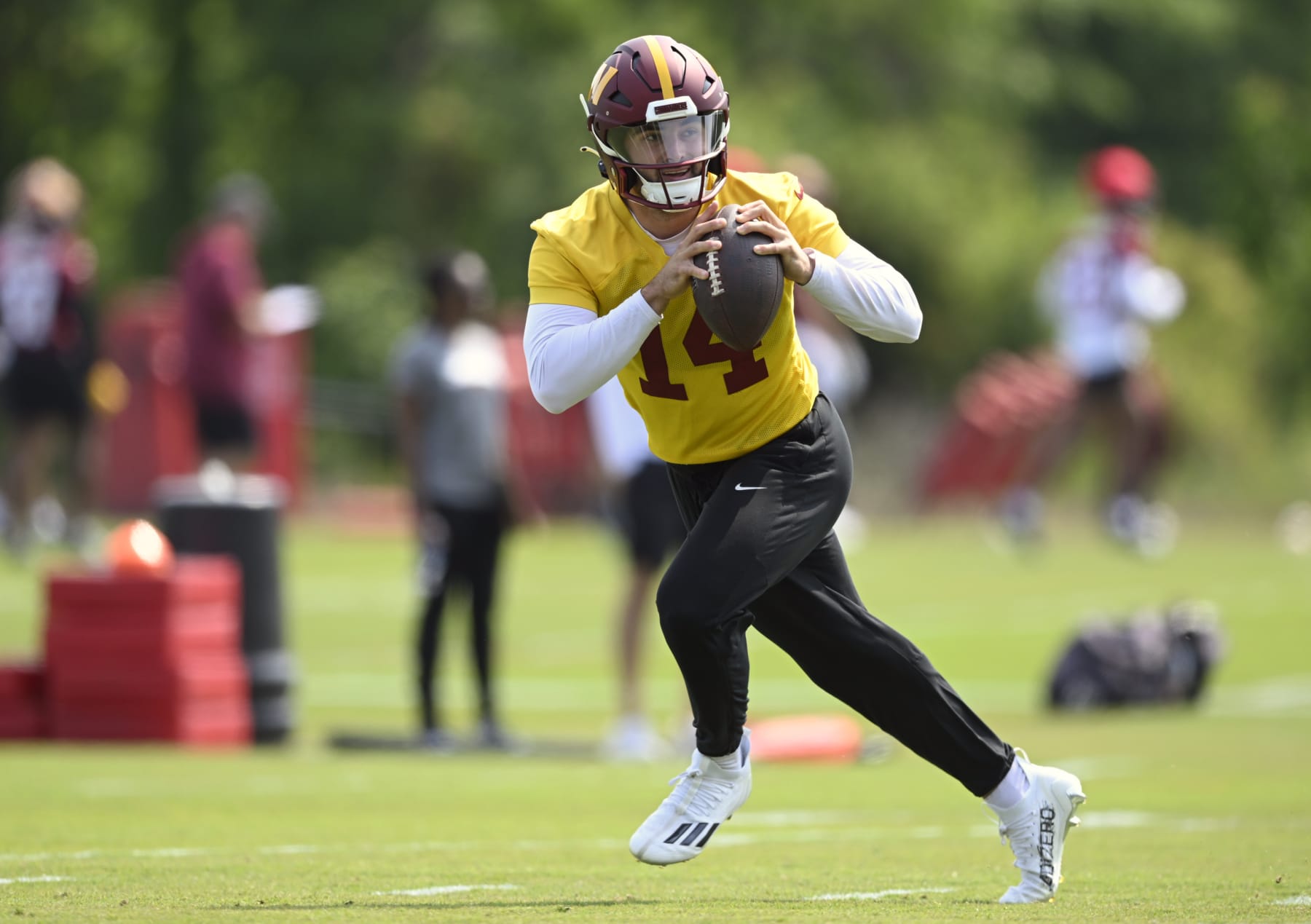 Fantasy football sleepers 2023: Kenny Pickett, Brock Purdy lead list of QBs  to consider drafting after NFL preseason - DraftKings Network