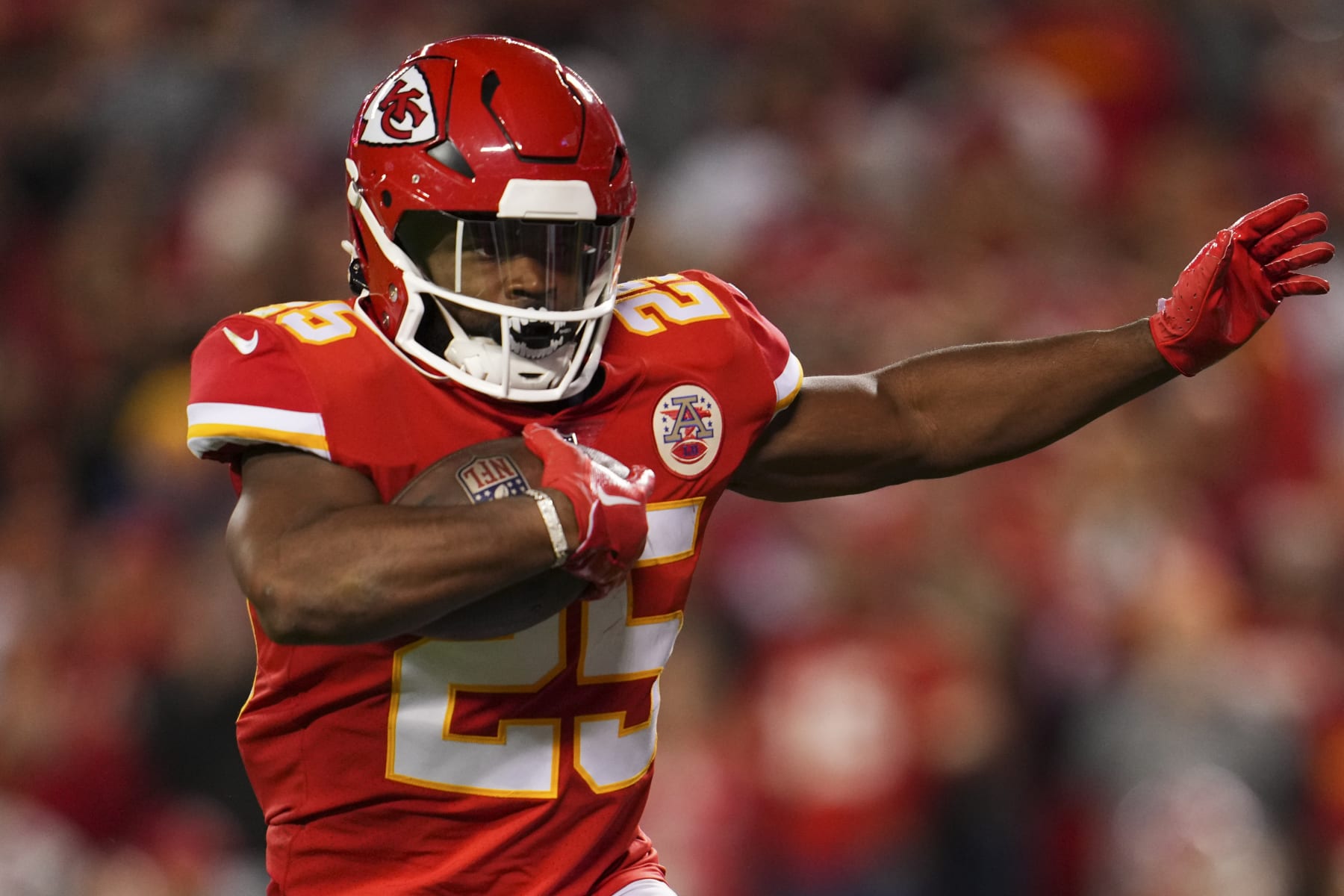 Chiefs' Clyde Edwards-Helaire has 'urgency,' believes first full offseason  can improve production in 2022