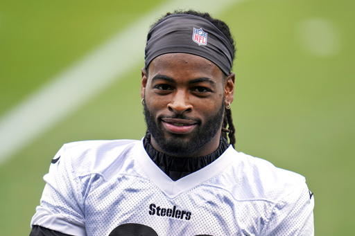 Najee Harris, Steelers Agree to Fully-Guaranteed 4-Year, $13.1M