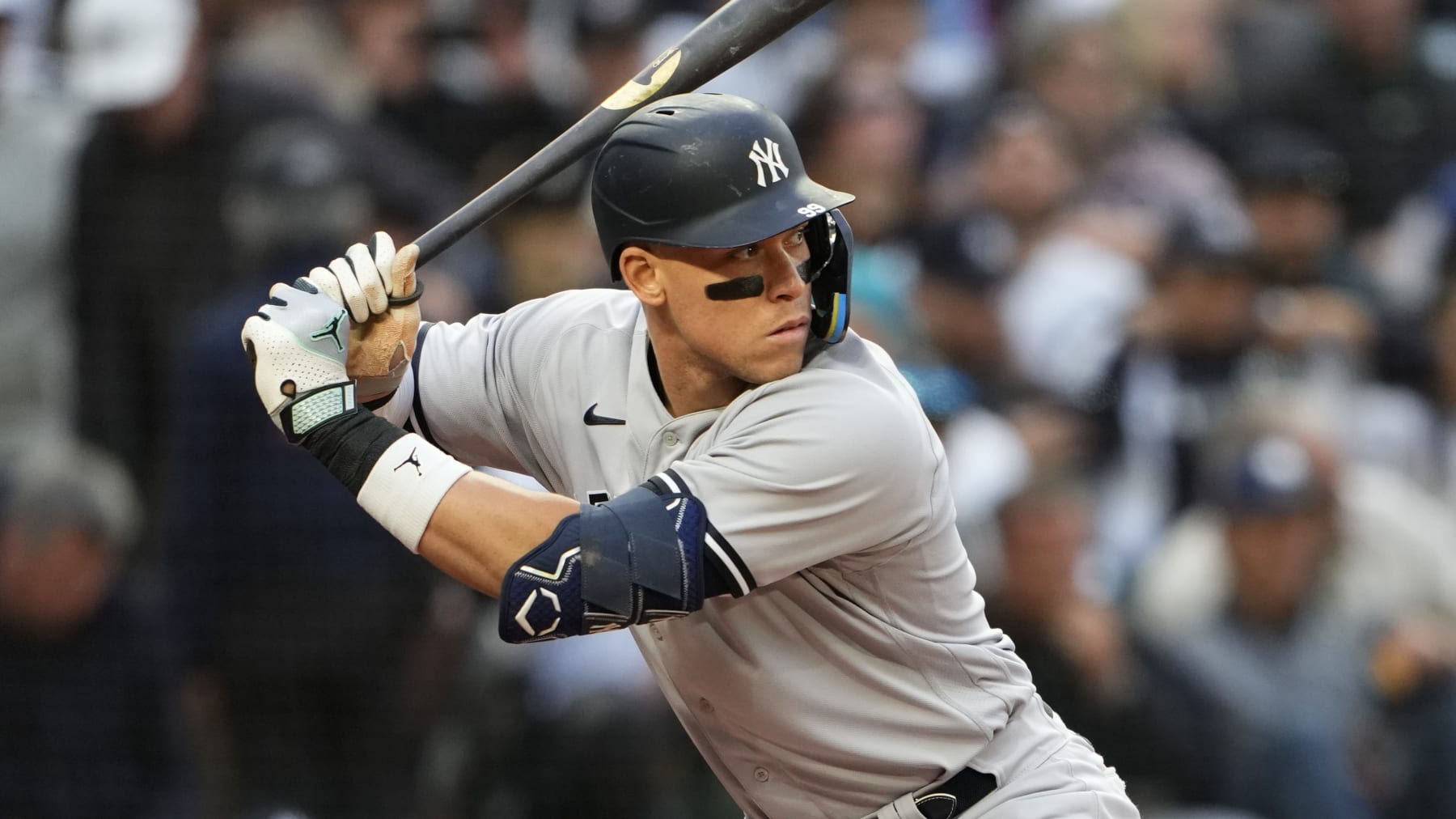 Aaron Judge joins Yankees BP as he rehabs toe injury