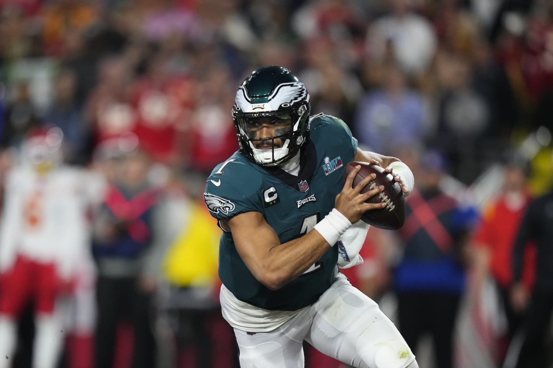 Jalen Hurts says being consistent can make the Eagles offense elite