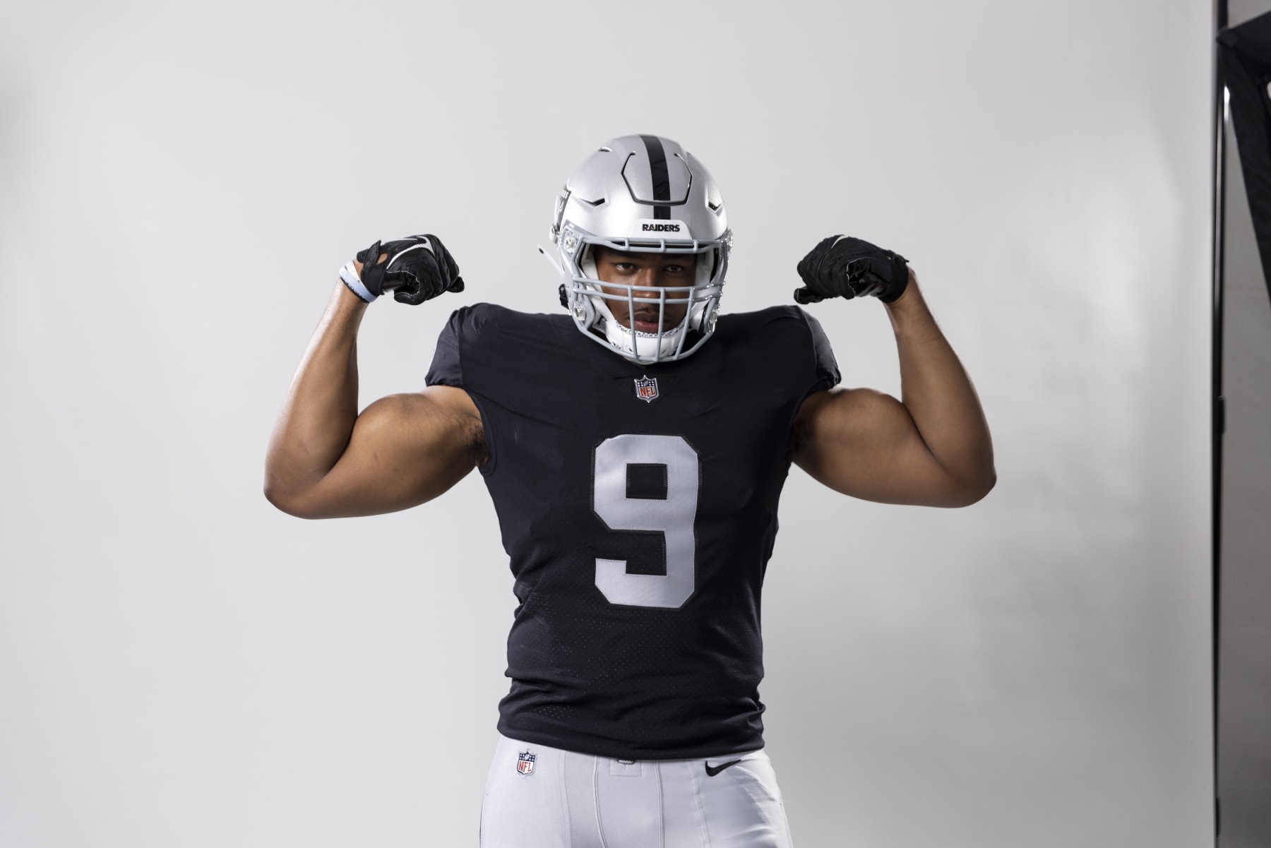 LOOK: All-black Raiders uniform mock-up and RB Josh Jacobs approves