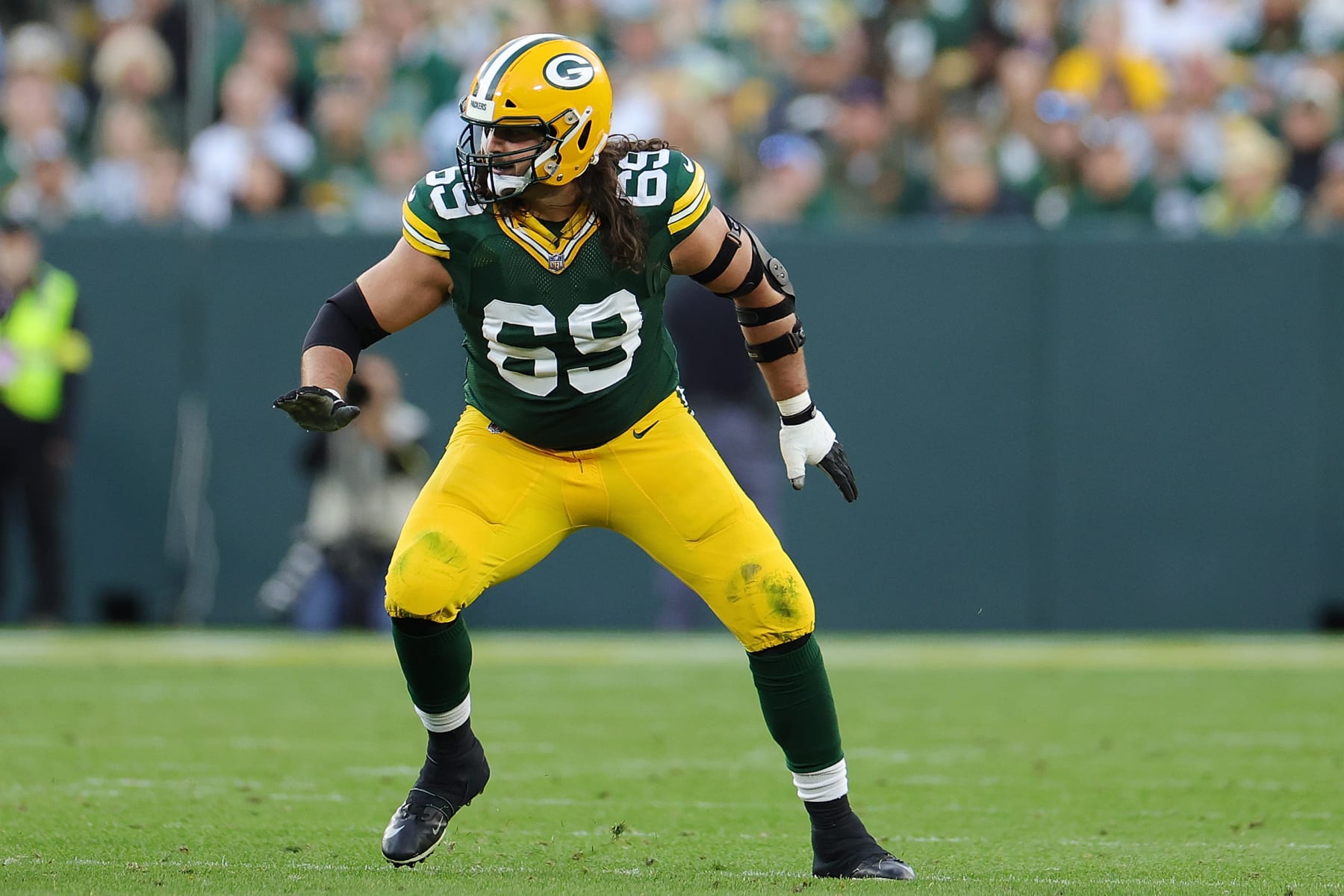 Green Bay Packers offensive tackle David Bakhtiari (69) walks on