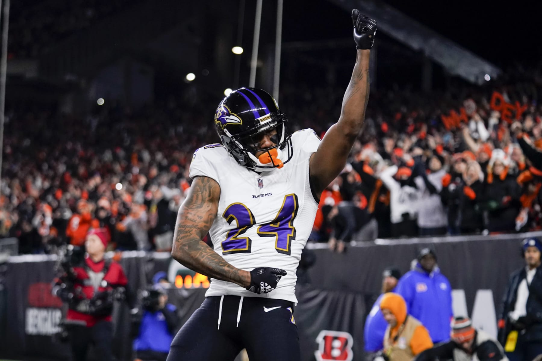 Marcus Peters: Breaking News, Rumors & Highlights