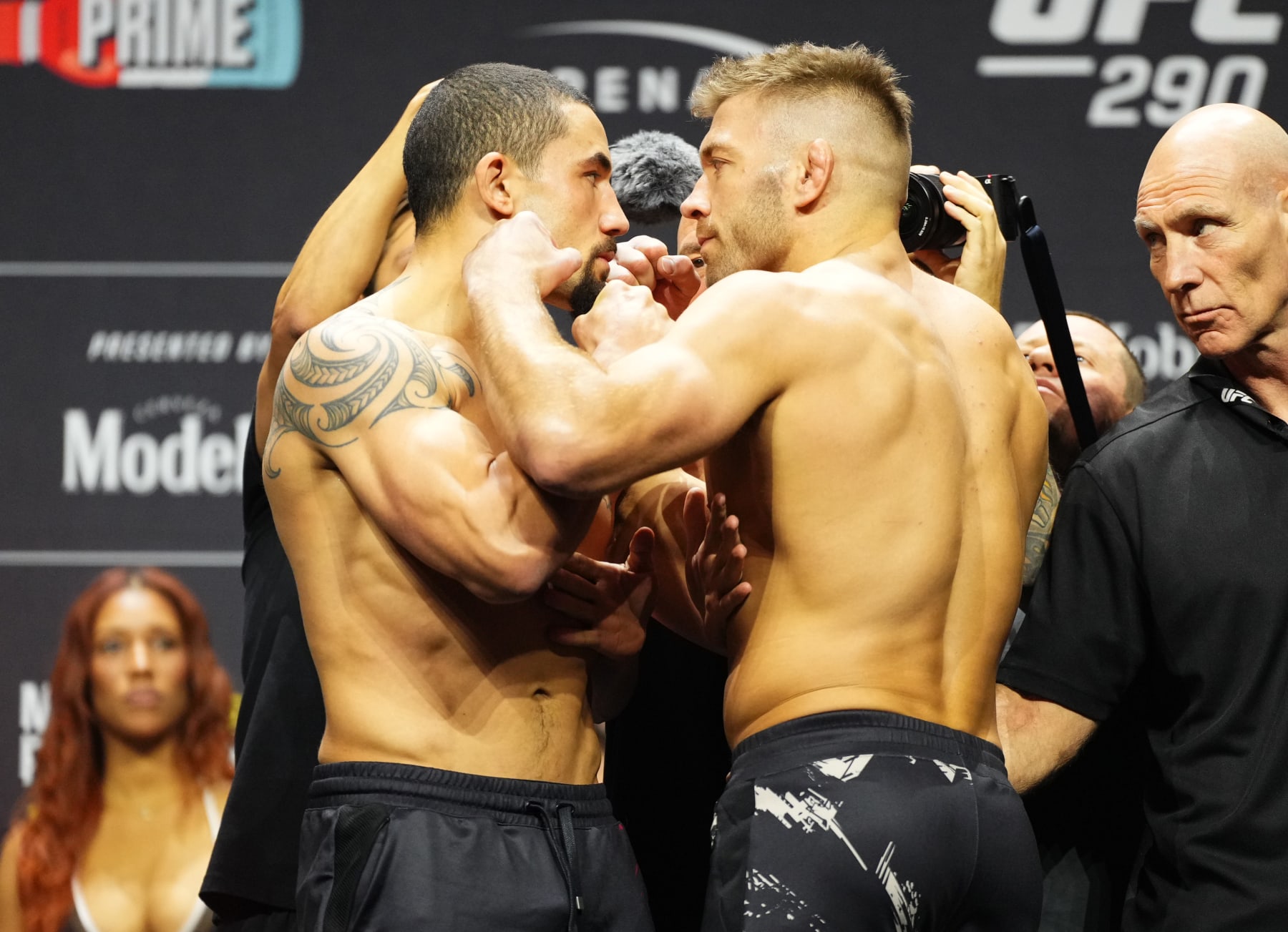 Robert Whittaker (left) and Dricus Du Plessis (right)