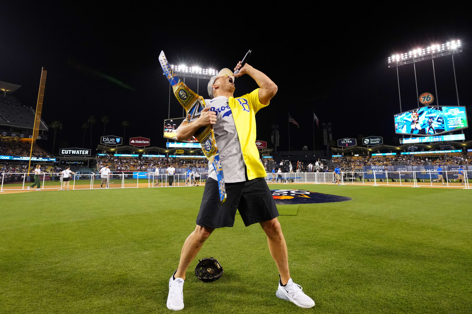 Seattle's stars shine brightest in 2023 Celebrity Softball game as Team  Felix earns the win — Circling Seattle Sports