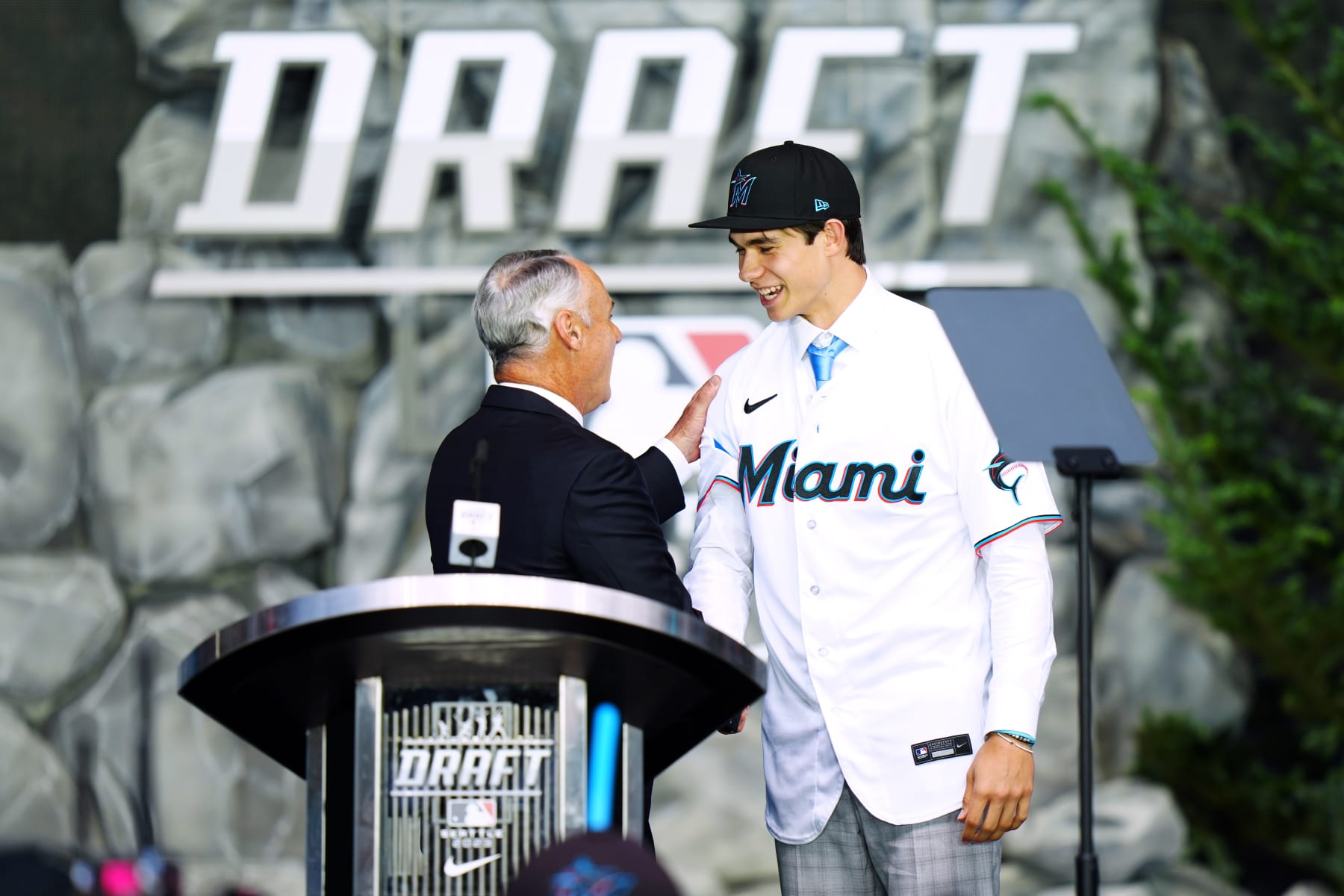 Winners, losers, takeaways from Day 1 of the 2022 MLB Draft